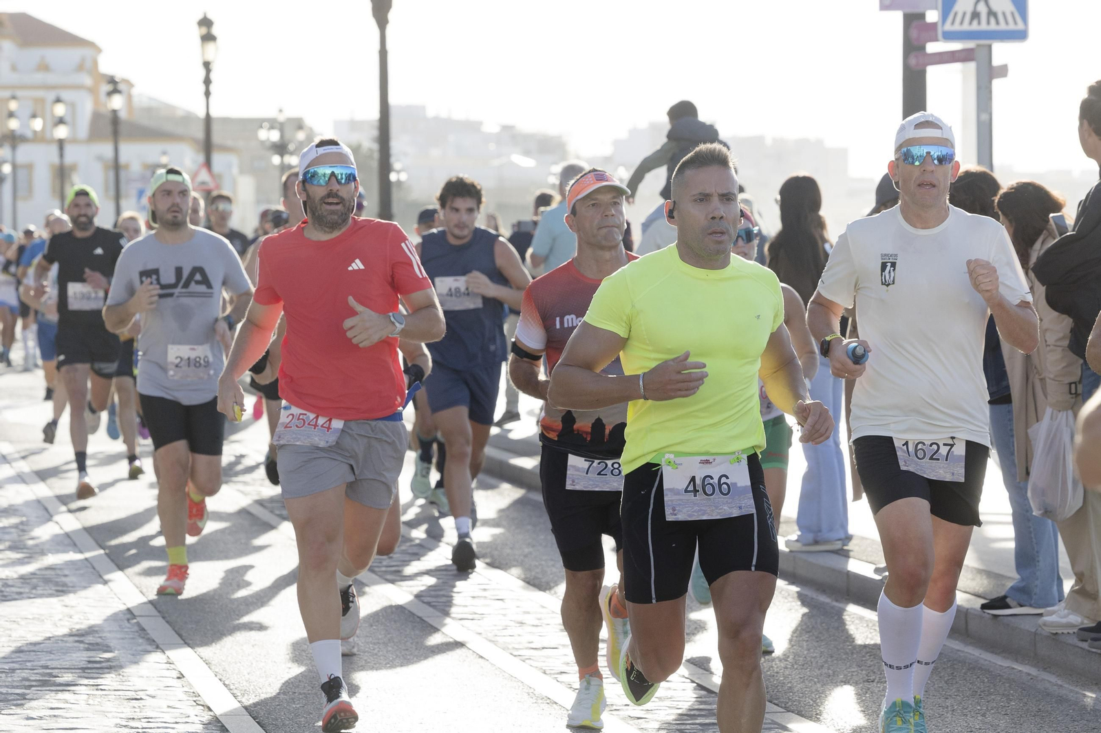Búscate en las imágenes de la "II Media Maratón Ciudad de Cádiz"
