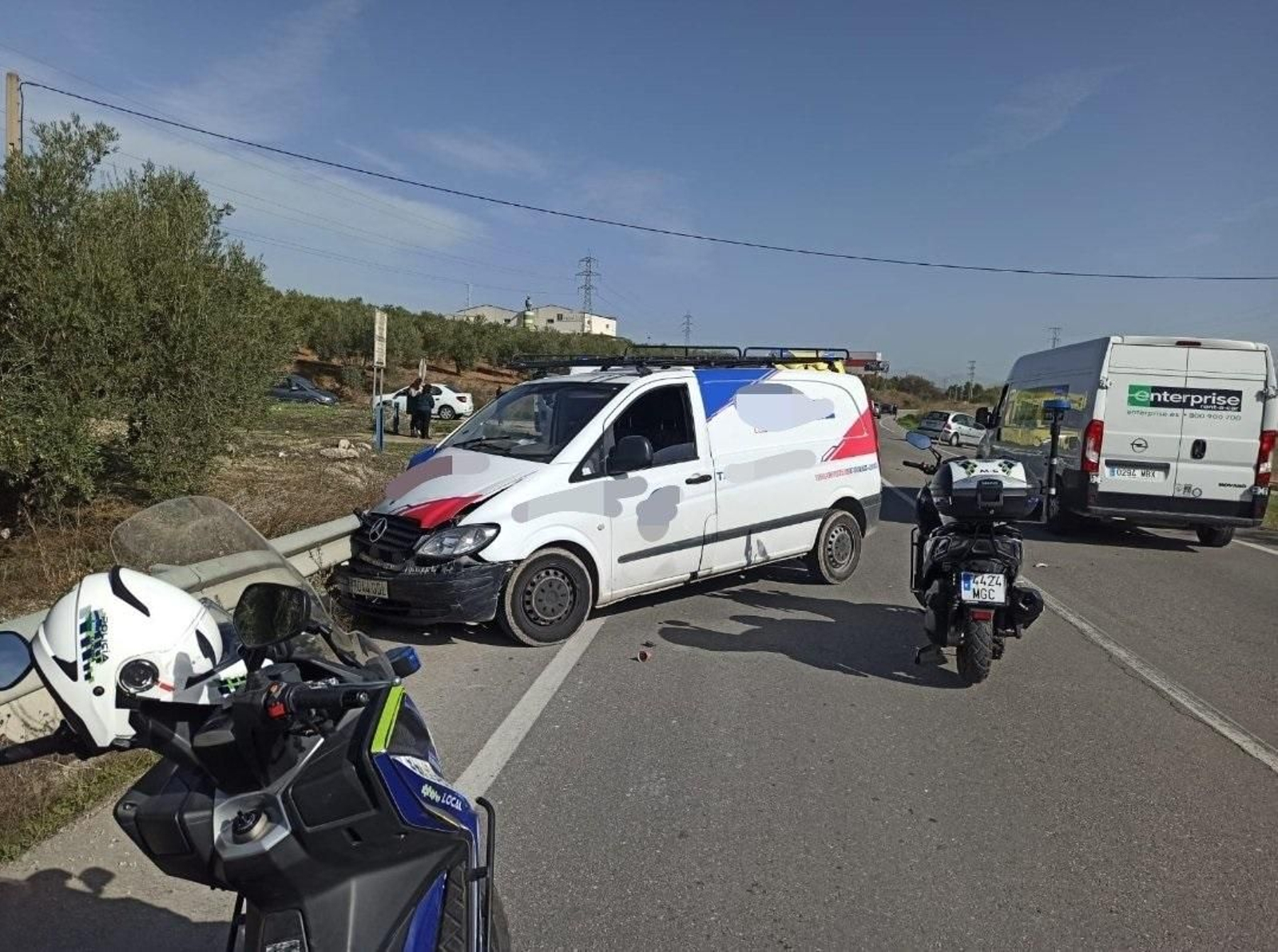 Estado en el que ha quedado una de las furgonetas siniestradas