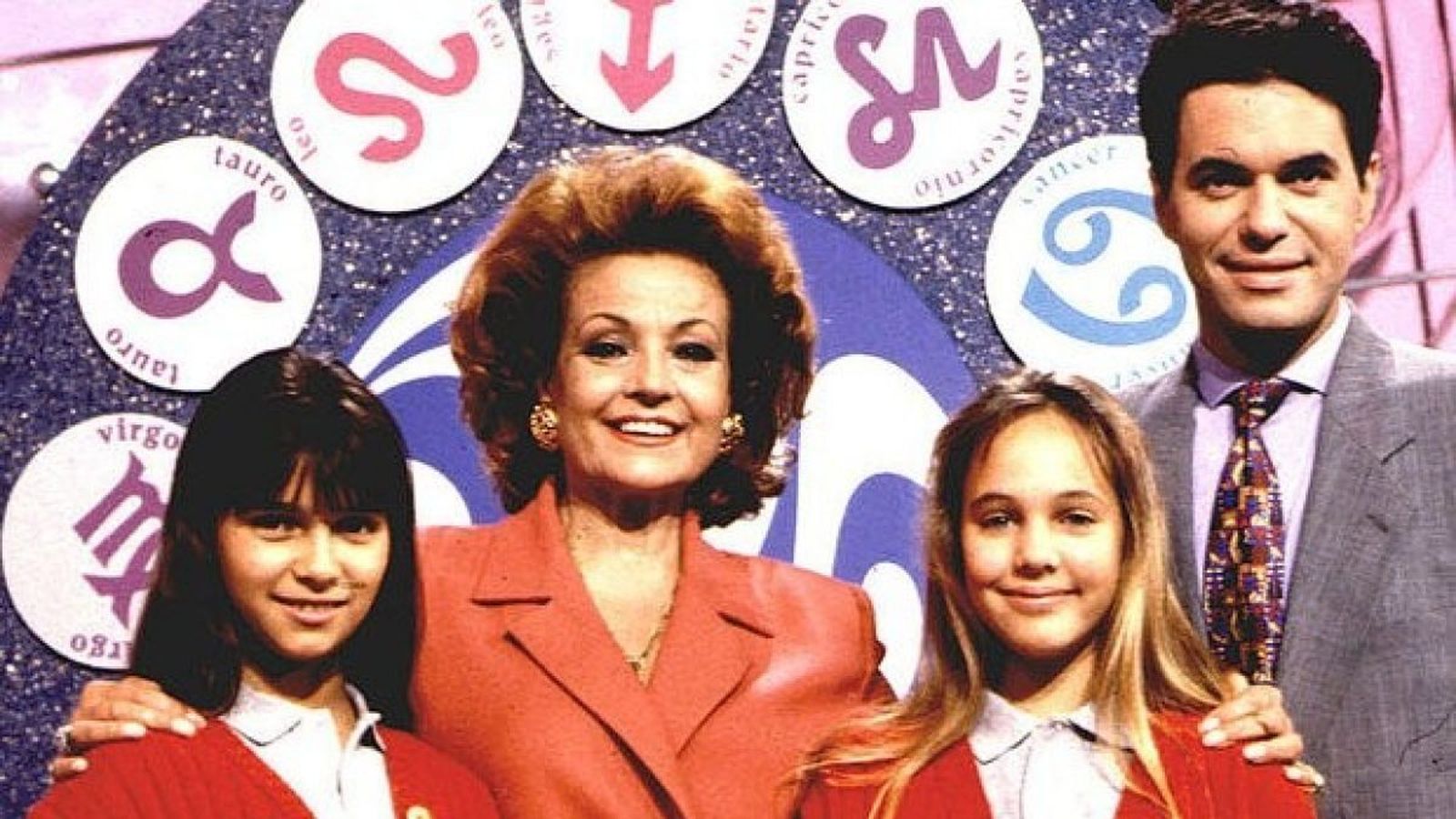 Carmen, con Andoni Ferreño y las niñas que salían en el 'Telecupón'.