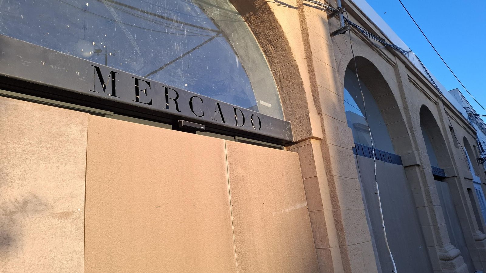 Fachada del Mercado por calle Soledad