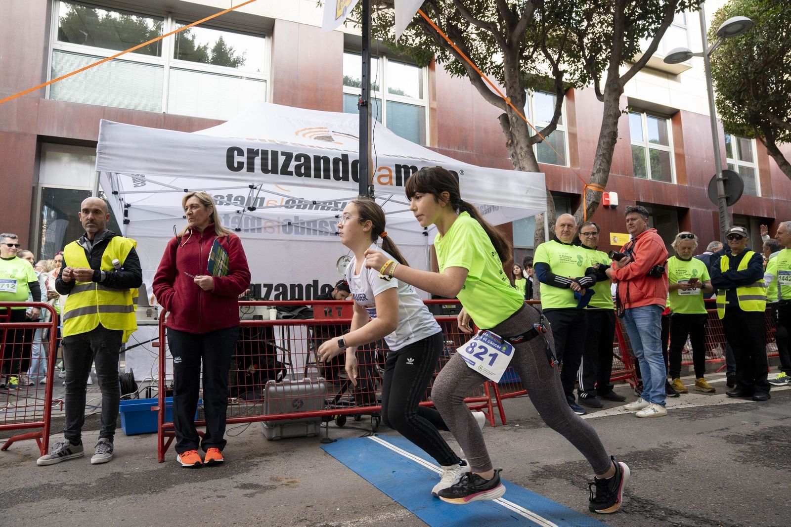 Almería corre unida contra el cáncer en una jornada solidaria