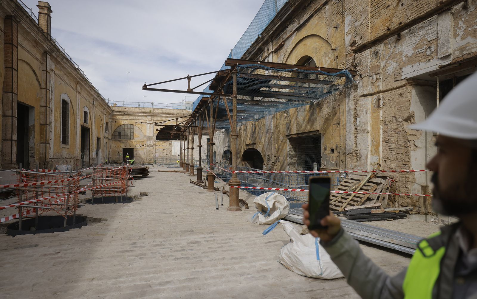 Las imágenes de la visita  a la Fábrica de Artillería