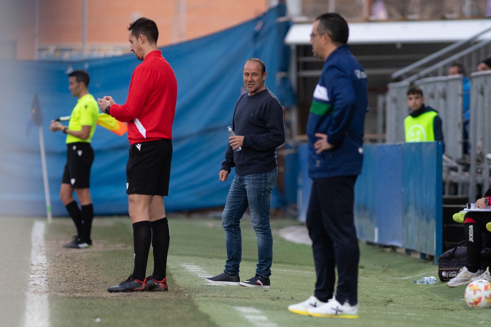 Alfredo Sánchez mira a Germán Crespo.