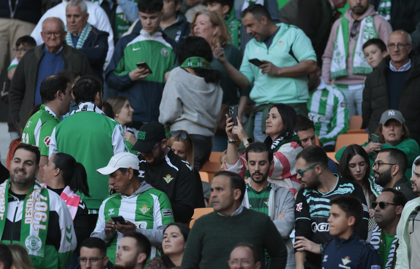 Búscate en las fotos del Betis - Girona