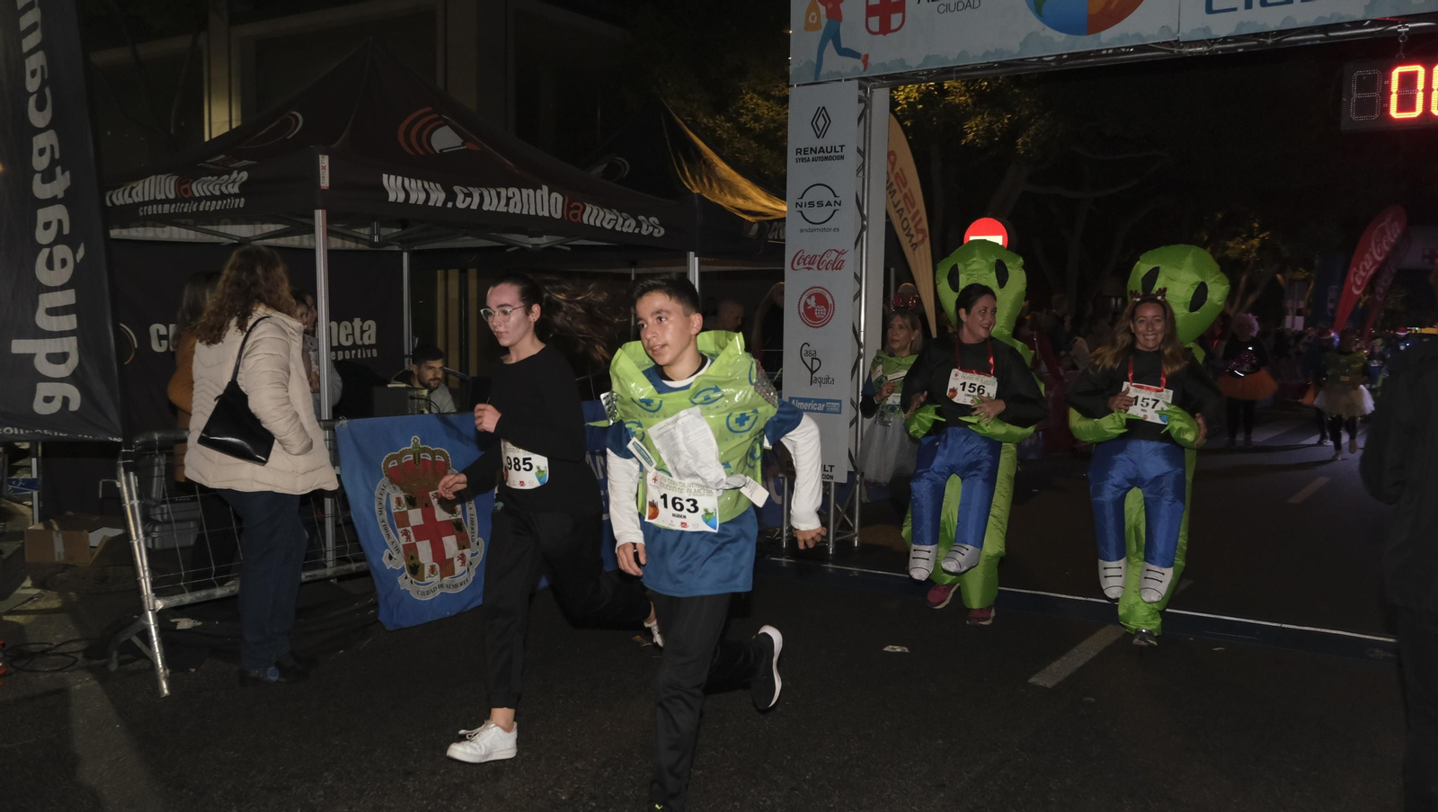 Imágenes de la XIV edición de la San Silvestre de Almería