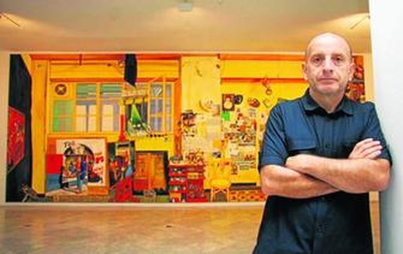 1. El pintor Curro González junto al asombroso lienzo 'El estudio'  que puede verse en el Ala Sur. 2. Detalle de la instalación escultórica 'Como un monumento al artista'. 3. Su autorretrato como castor.