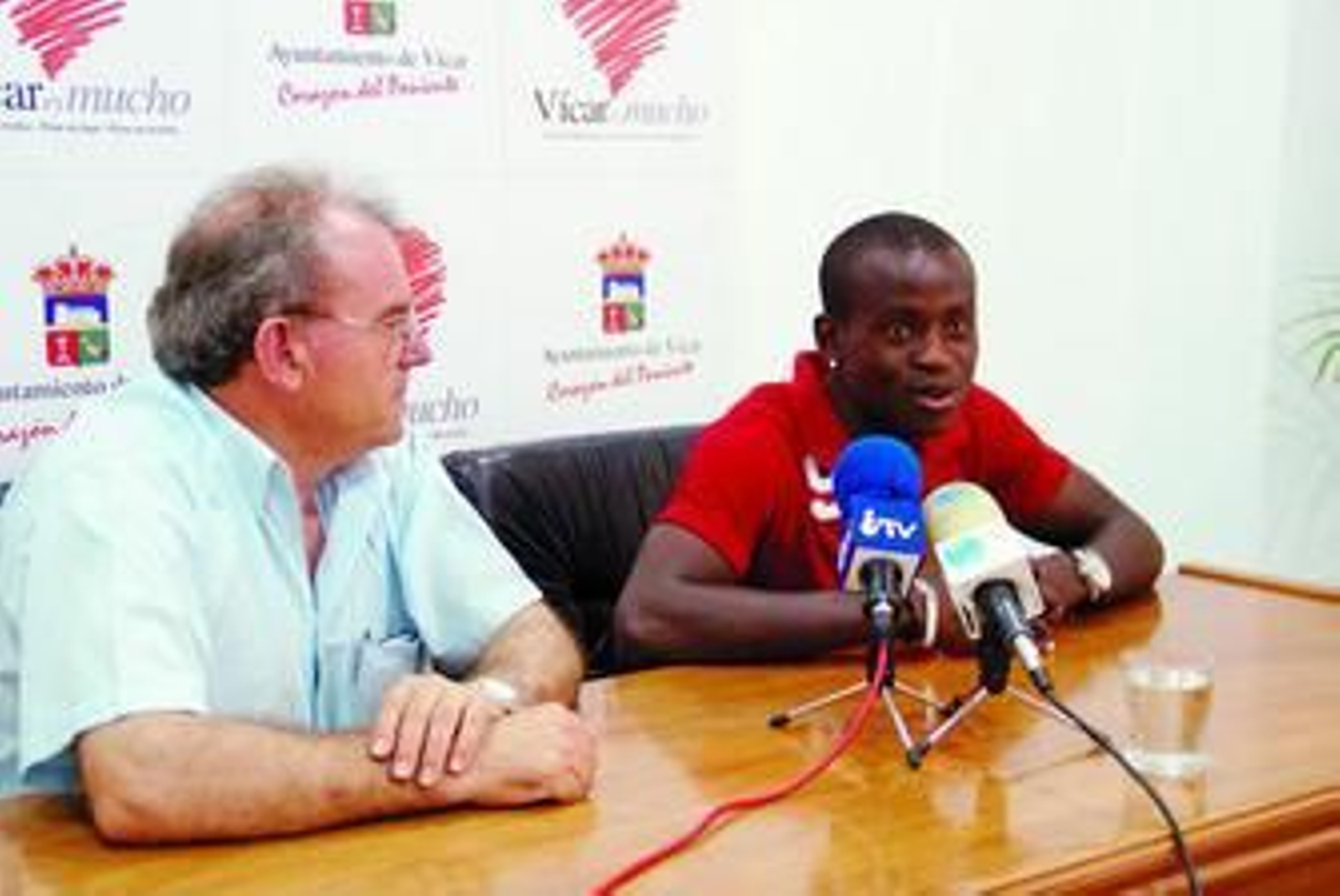 Antonio Bonilla, ayer junto a Emmanuel Mendy.