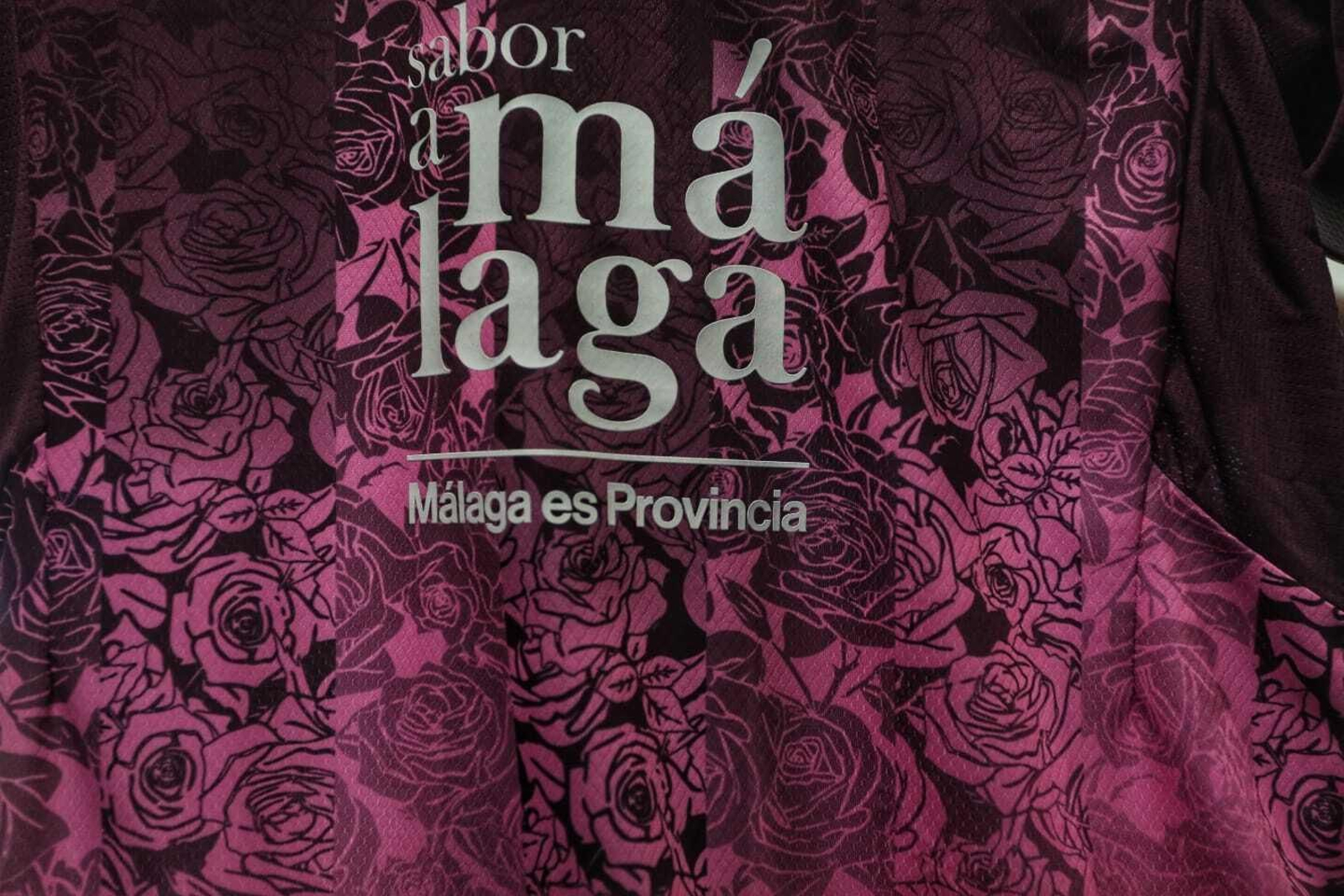 Así es la rompedora segunda camiseta del Málaga CF. Así es la rompedora segunda camiseta del Málaga CF.