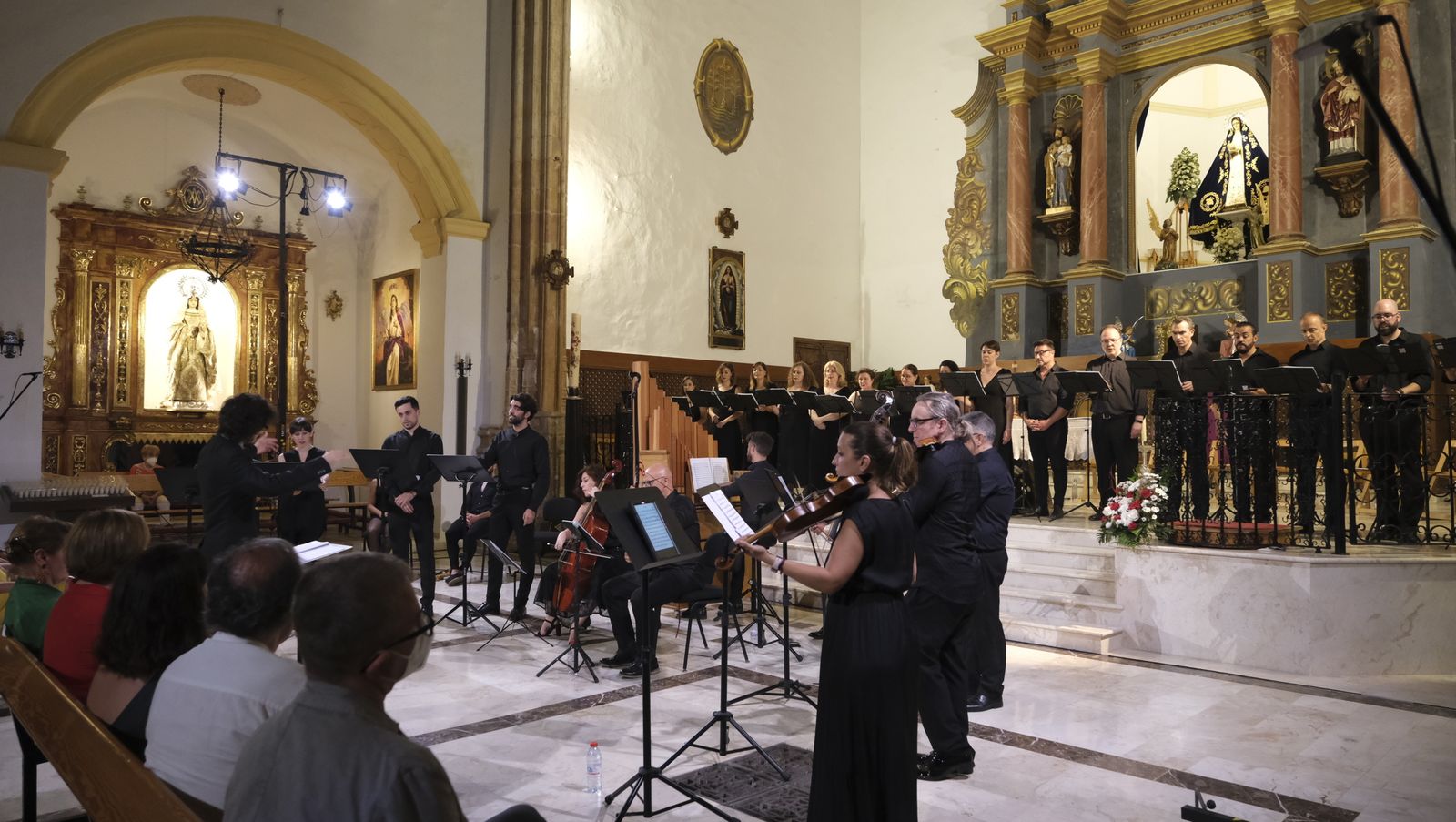 Imágenes de la actuación de Íliber Ensemble y el Coro Tomás Luis de Victoria en el XXI Festival de Música Renacentista y Barroca de Vélez Blanco