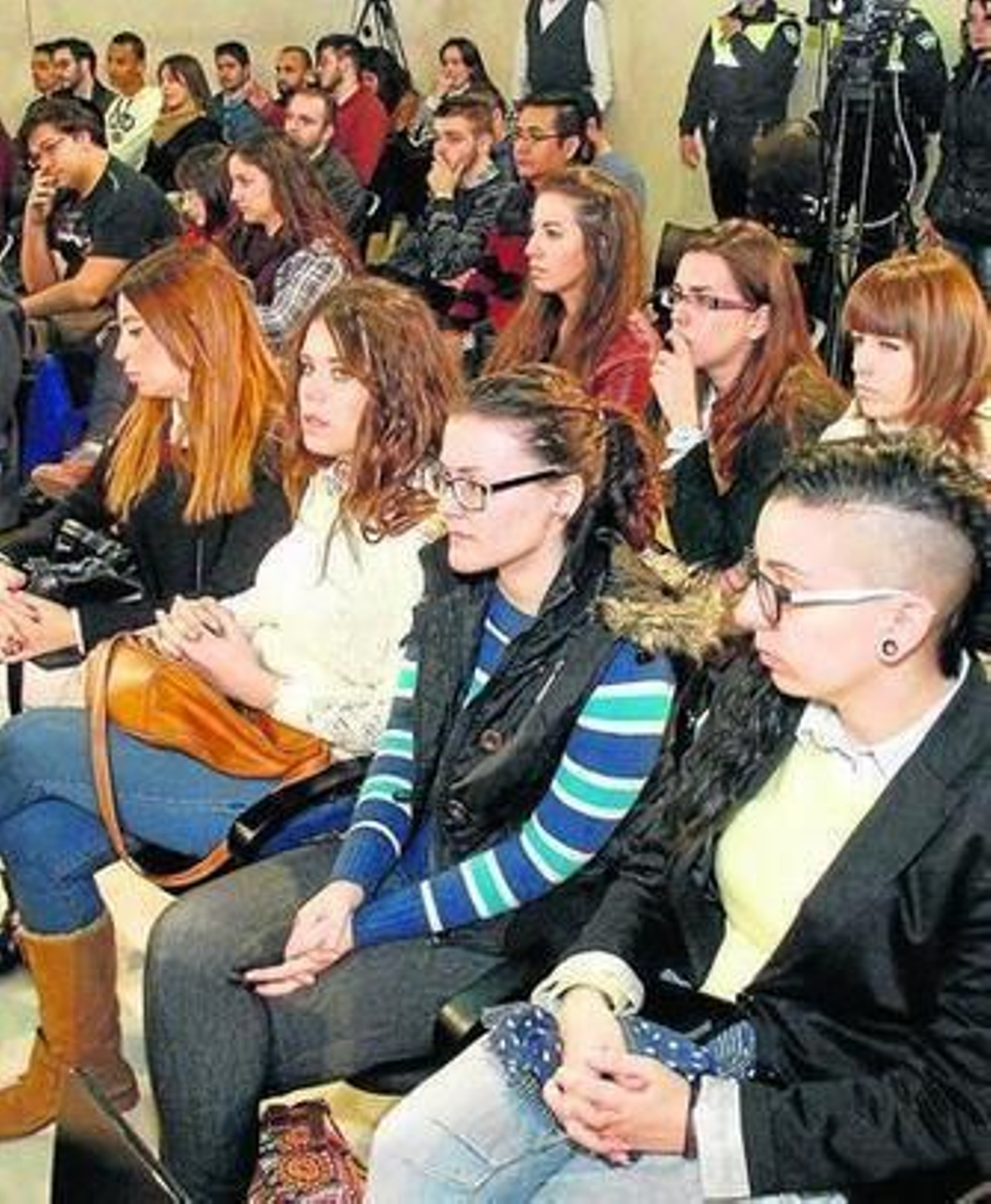 Estudiantes de segundo de Derecho presenciaron el Pleno.