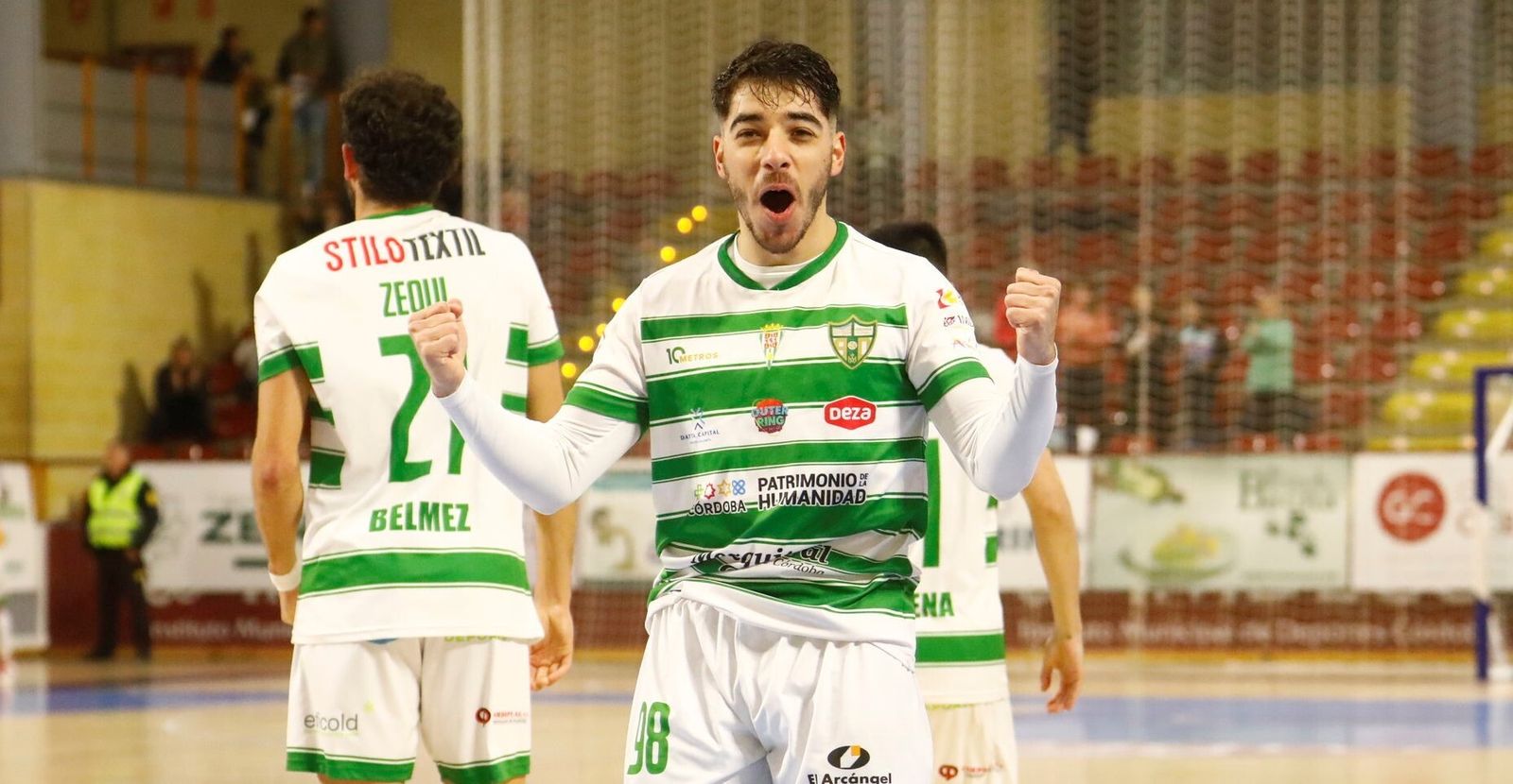 Lucas Perin celebra un gol del Córdoba Patrimonio de la Humanidad en Vista Alegre.
