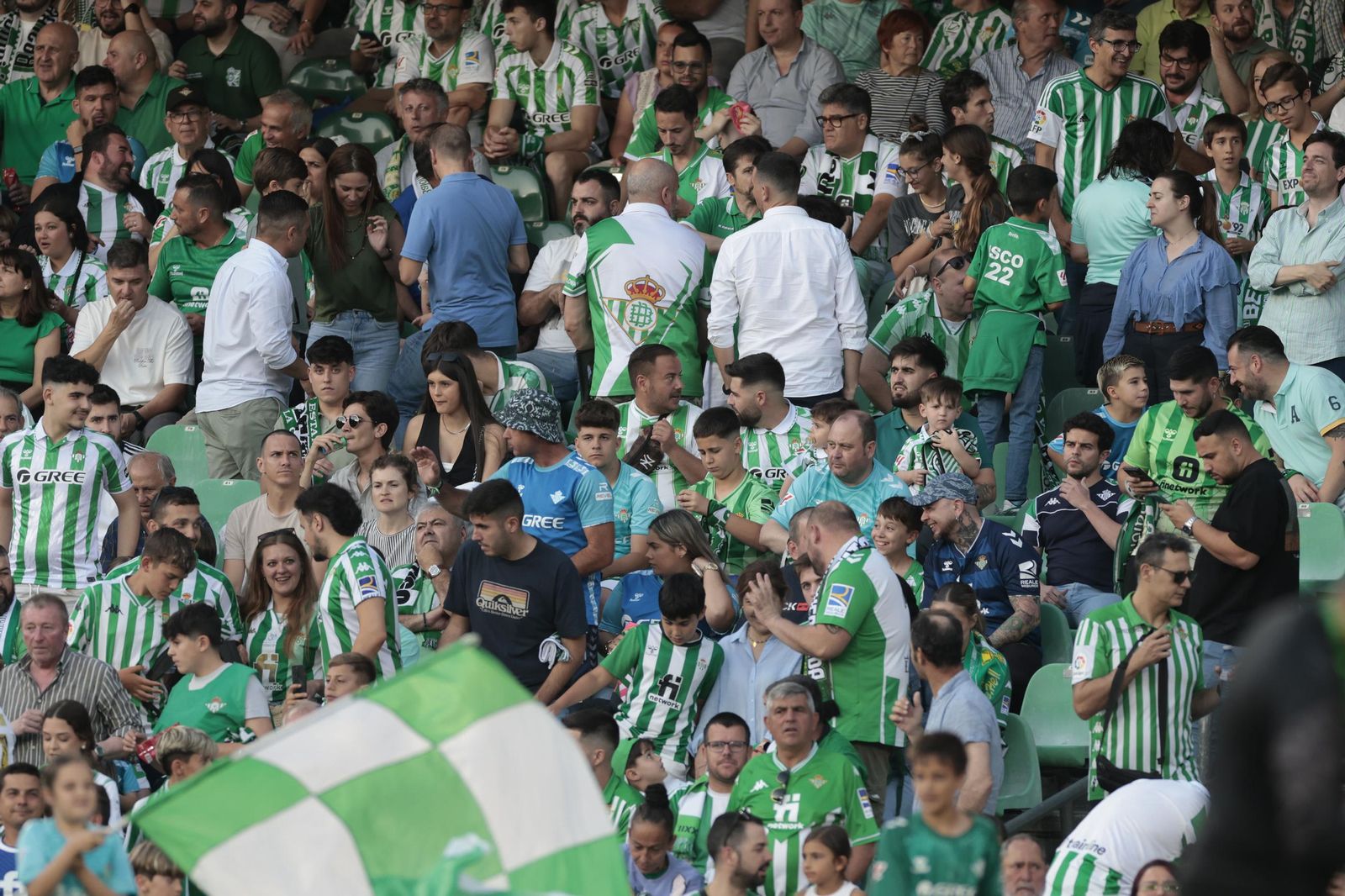 Búscate en las fotos del Betis - Valencia