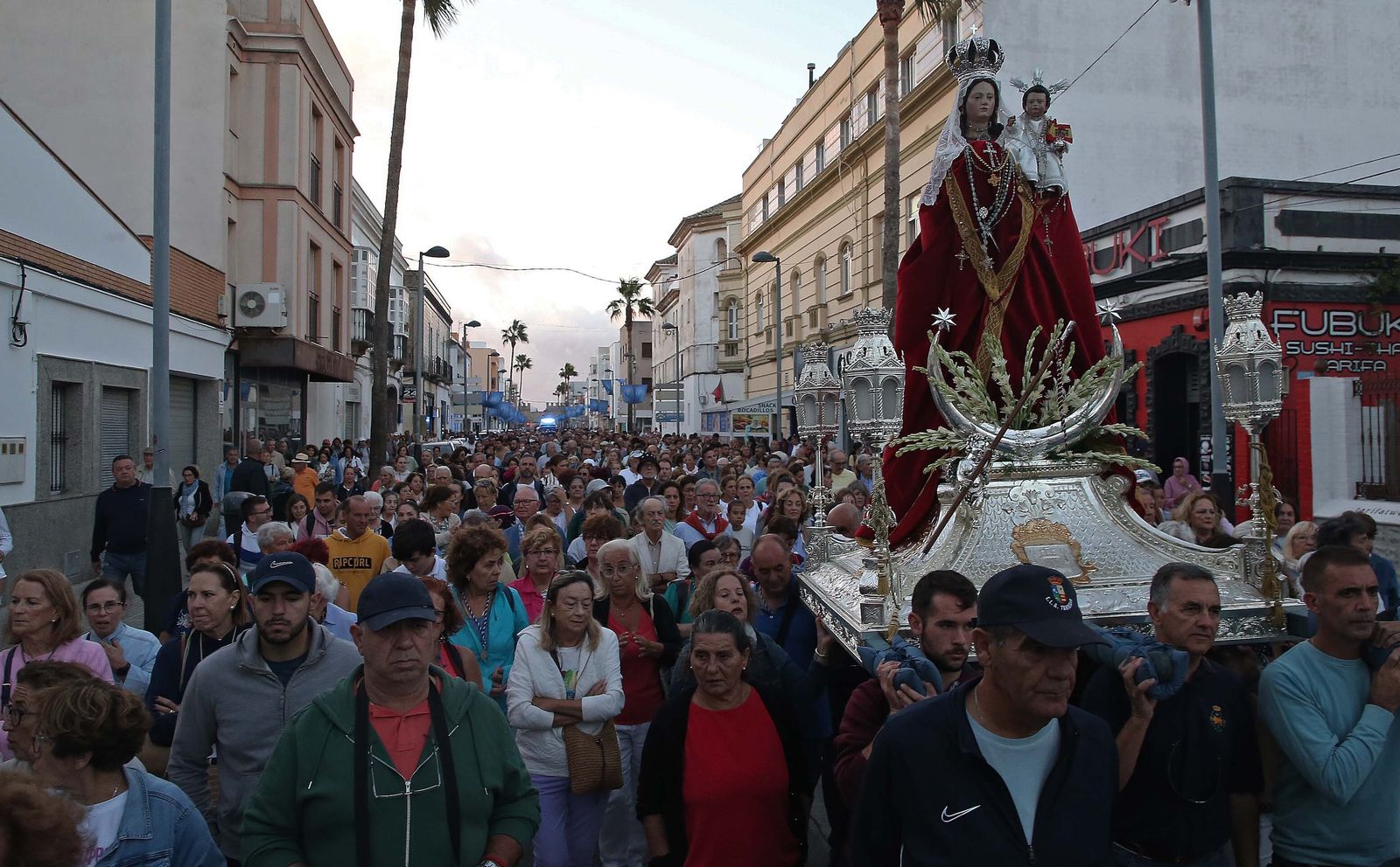 El regreso a su templo de la Virgen de la Luz de Tarifa, en imágenes