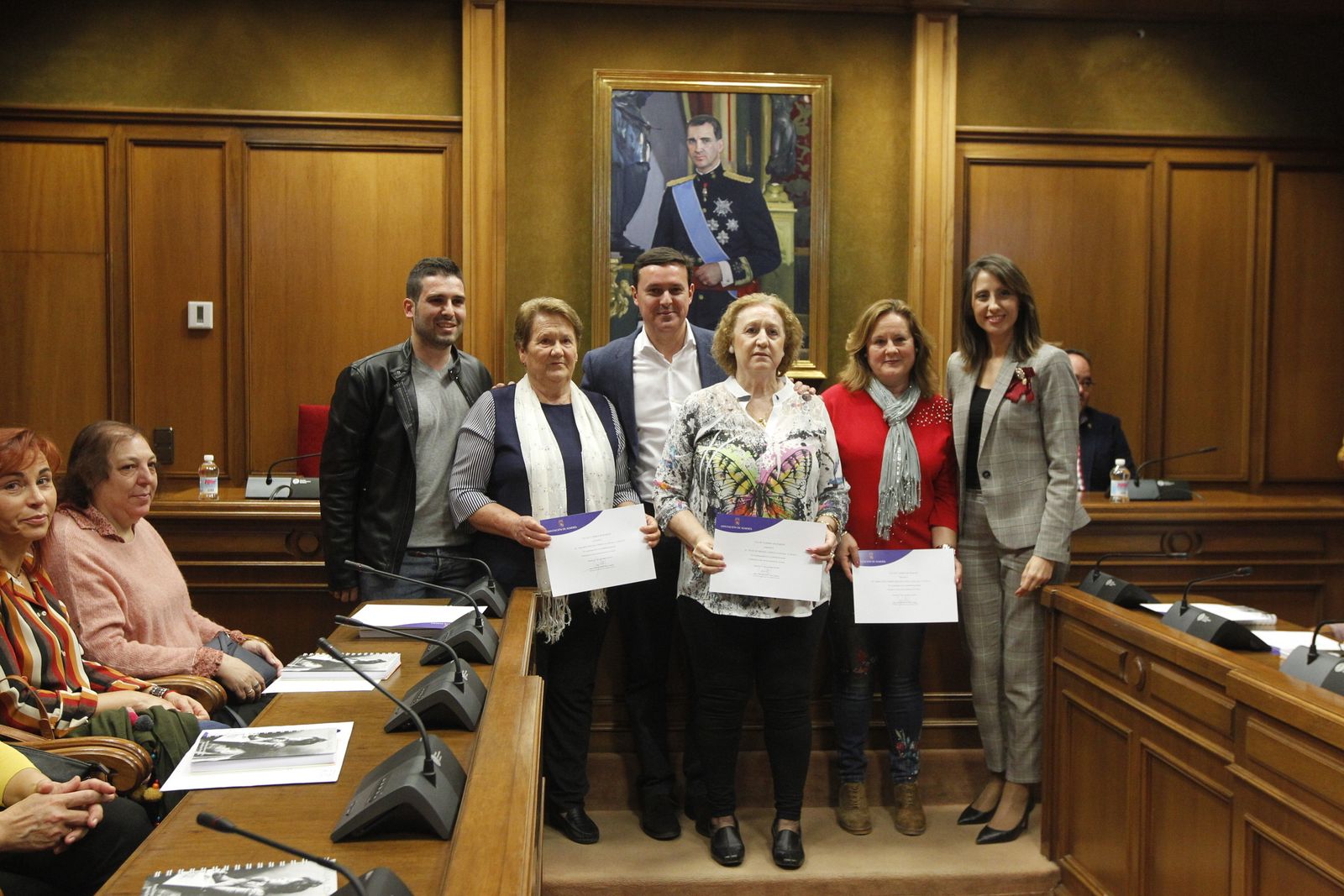 Fotogalería entrega acreditaciones Talleres Carmen de Burgos. Diputación de Almería