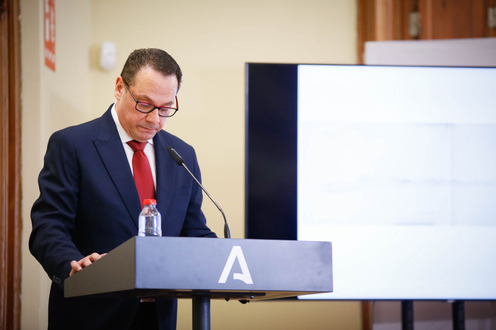 Juan Manuel Martín Robles ingresa como académico de Historia de Andalucía y te lo contamos en imágenes