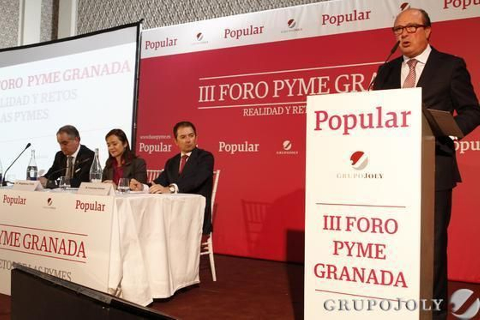 Manuel Quero, director territorial de Andalucía Oriental de Banco Popular, durante su exposición.

Foto: Alex Camara