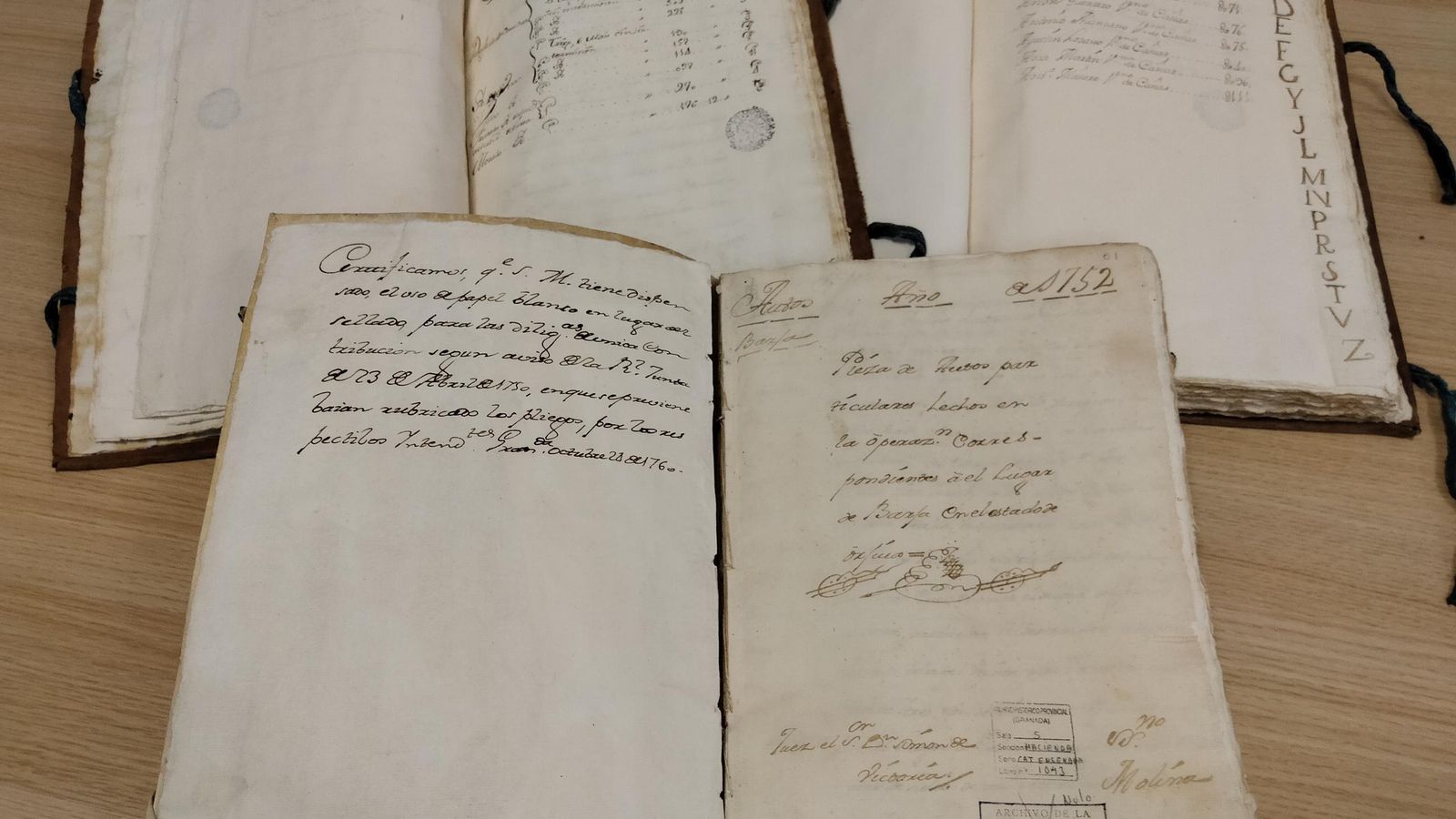 Una imagen de los documentos consultados. Una imagen de los documentos consultados.