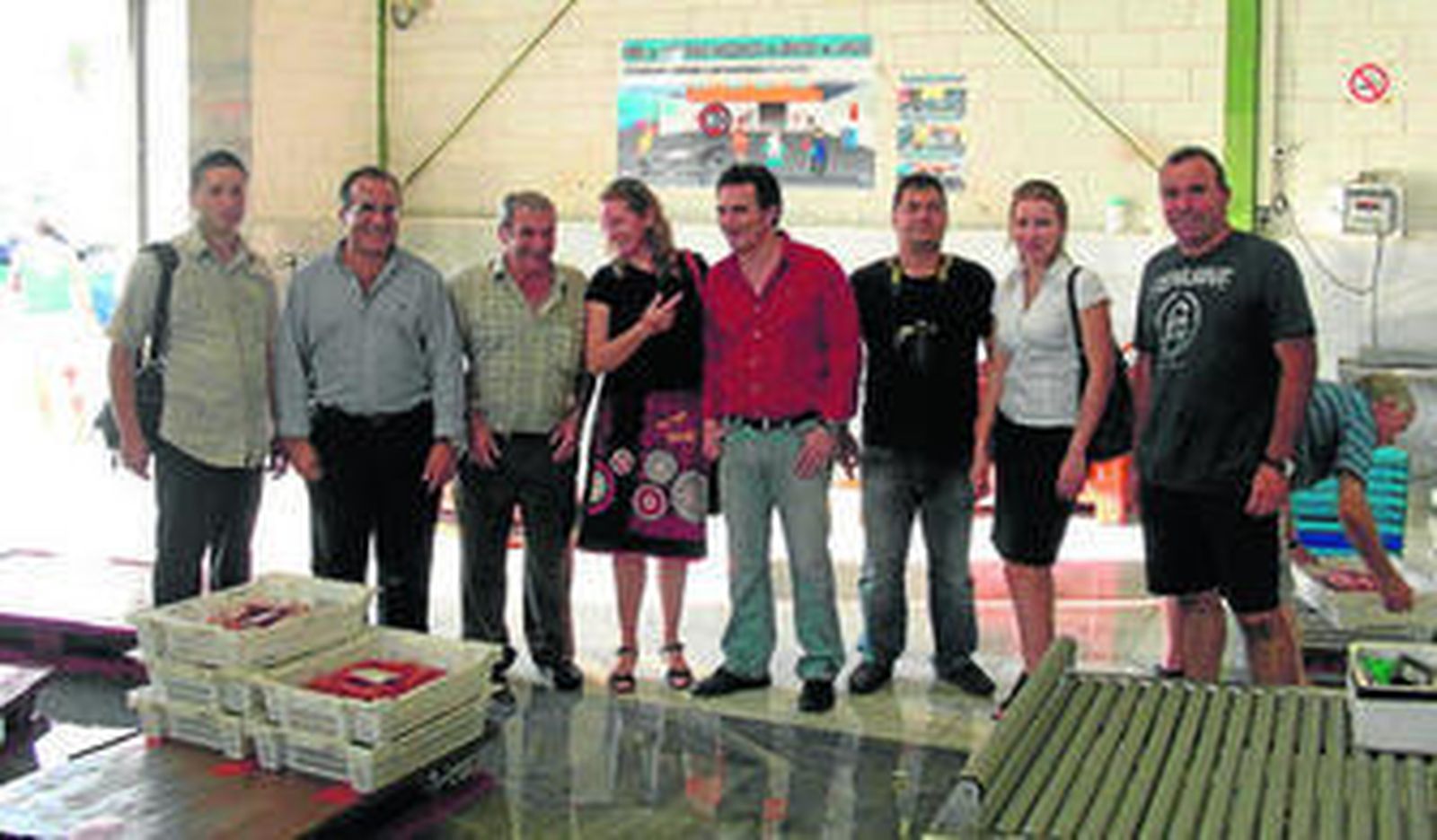 Delegación rumana junto al Patrón Mayor de la Cofradía de Pescadores y el alcalde de Garrucha.