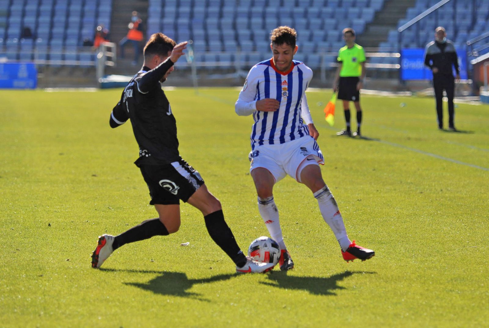 Imagen del último encuentro en el Nuevo Colombino entre el Recre y el Sanluqueño.
