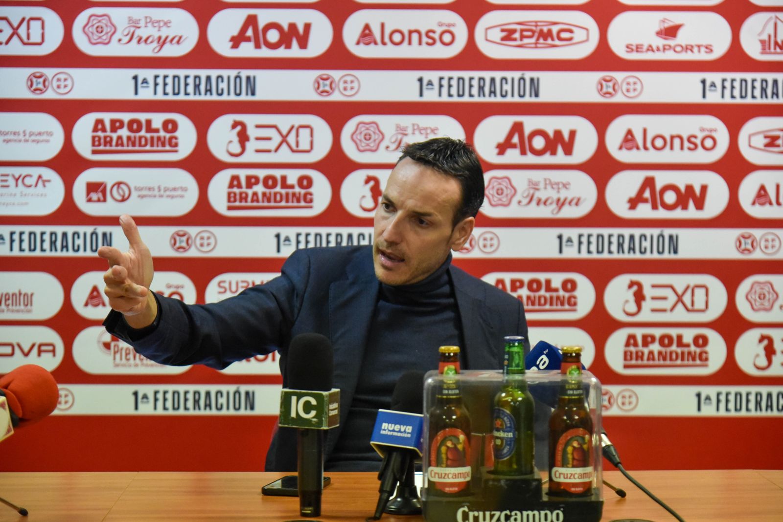 Félix Sancho, en una rueda de prensa en el Nuevo Mirador.