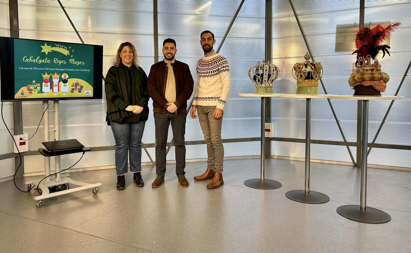 Presentación de las coronas de los Reyes Magos de Peñarroya-Pueblonuevo.