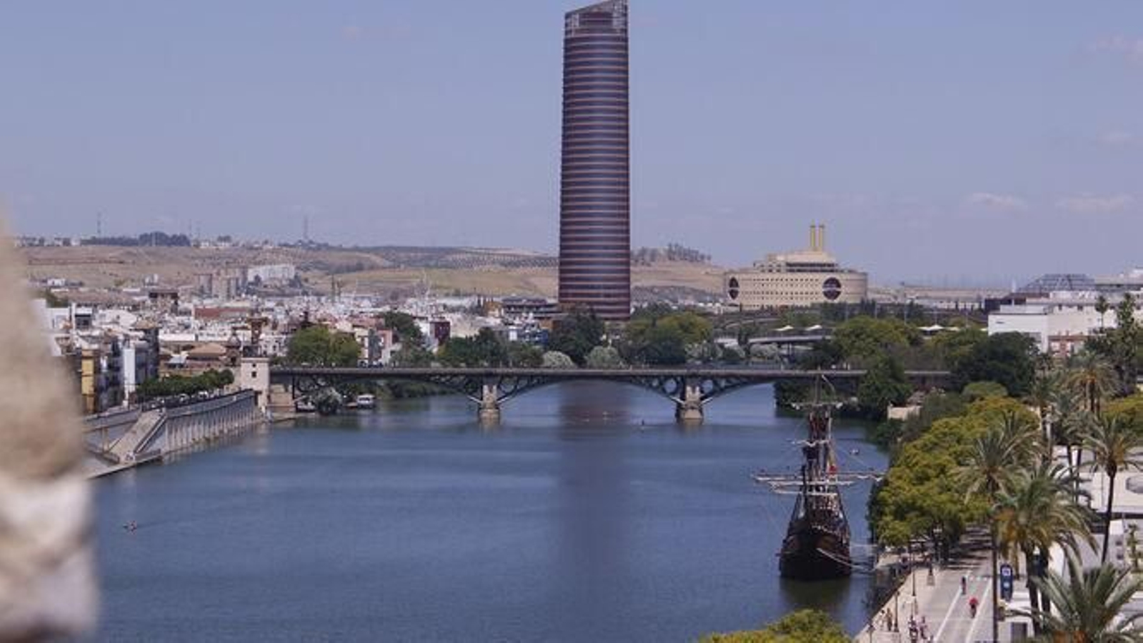 El puente de Triana es el puente de hierro más antiguo de toda España
