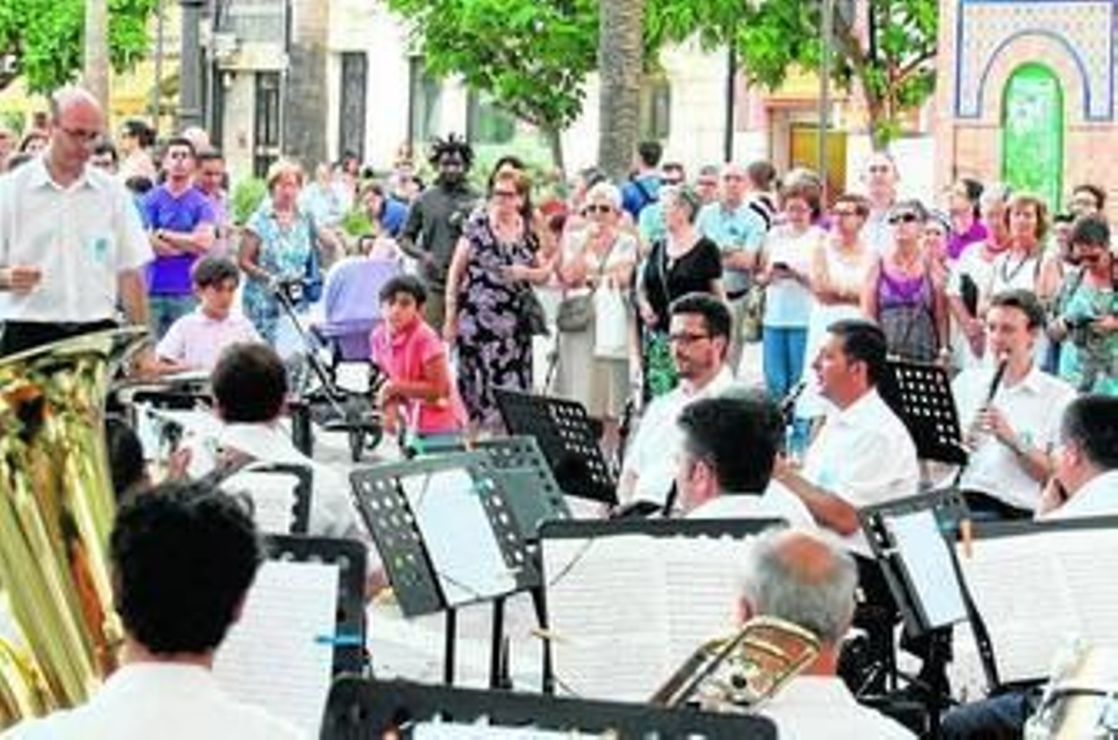La Banda Sinfónica de Huelva, durante una actuación en la Plaza de las Monjas.