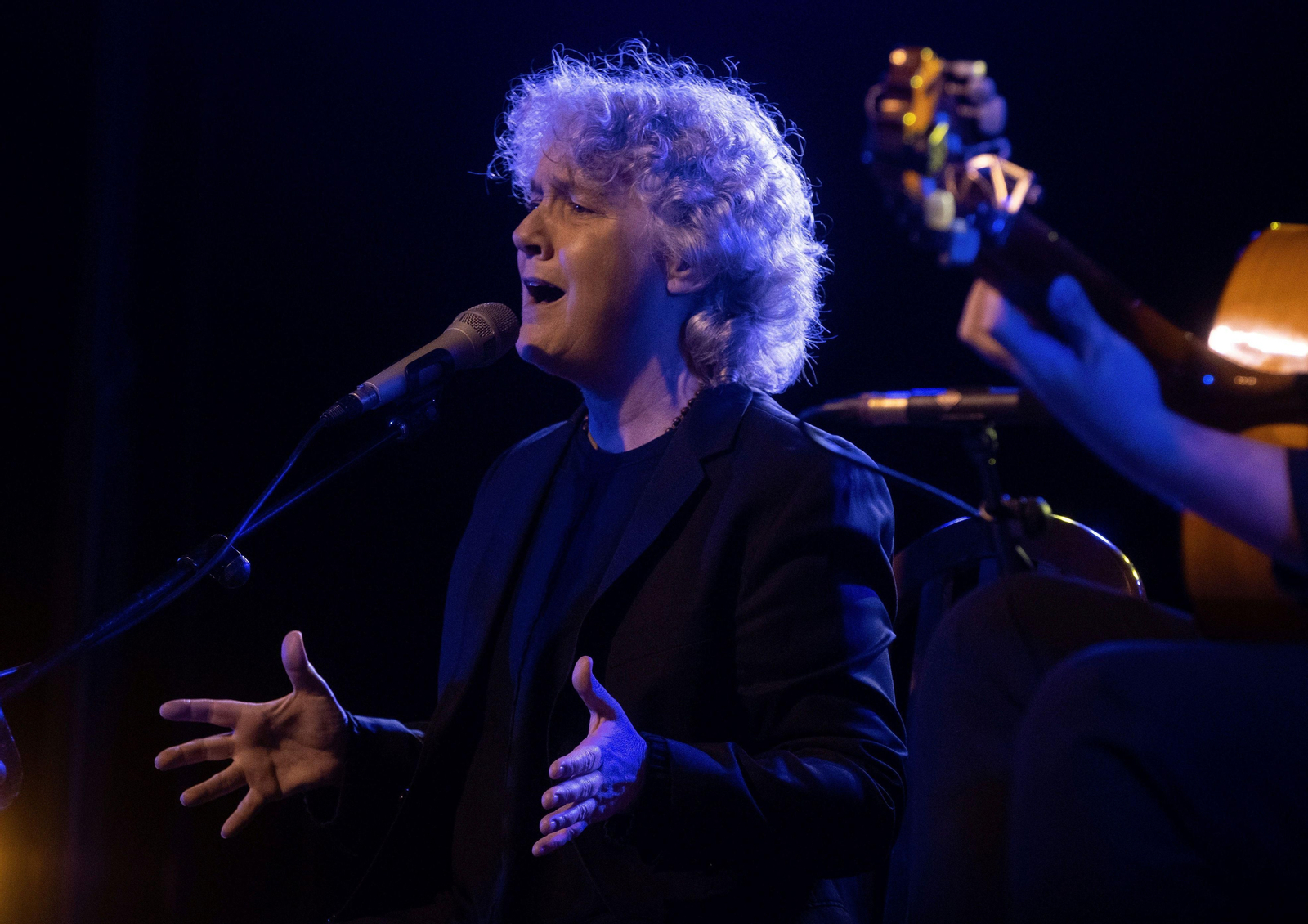 Mayte Martín abre el ciclo de conciertos Las Noches Icónicas en el Hotel Colón de Sevilla.