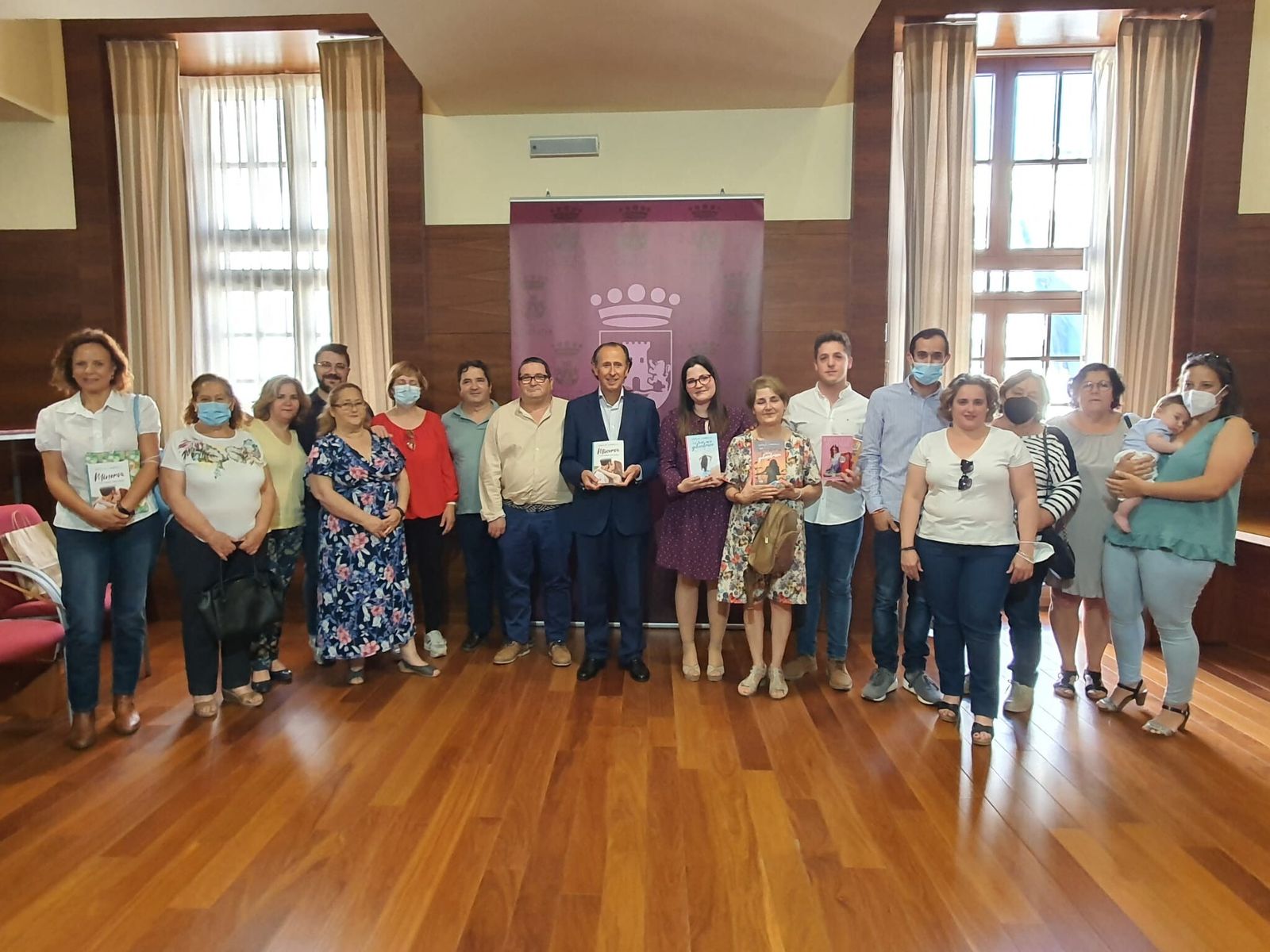 Recepción en el salón de plenos del Ayuntamiento.