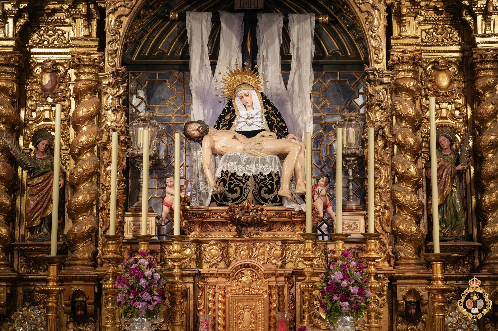 La Piedad servita, en el corazón del retablo a restaurar