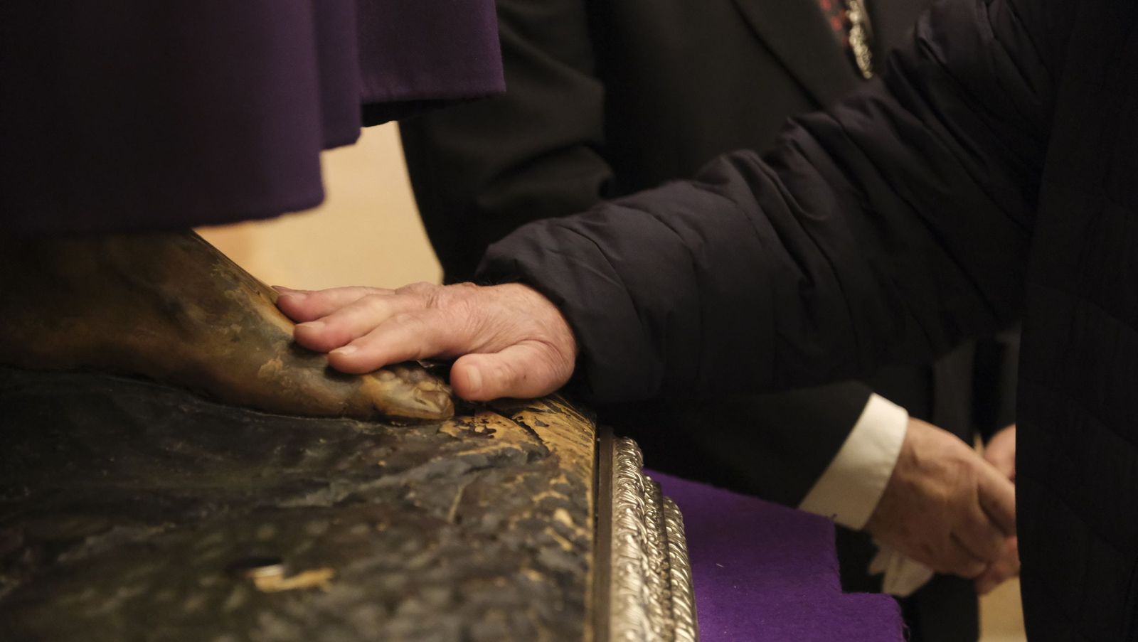 El besapiés del Cristo de Medinaceli en imágenes