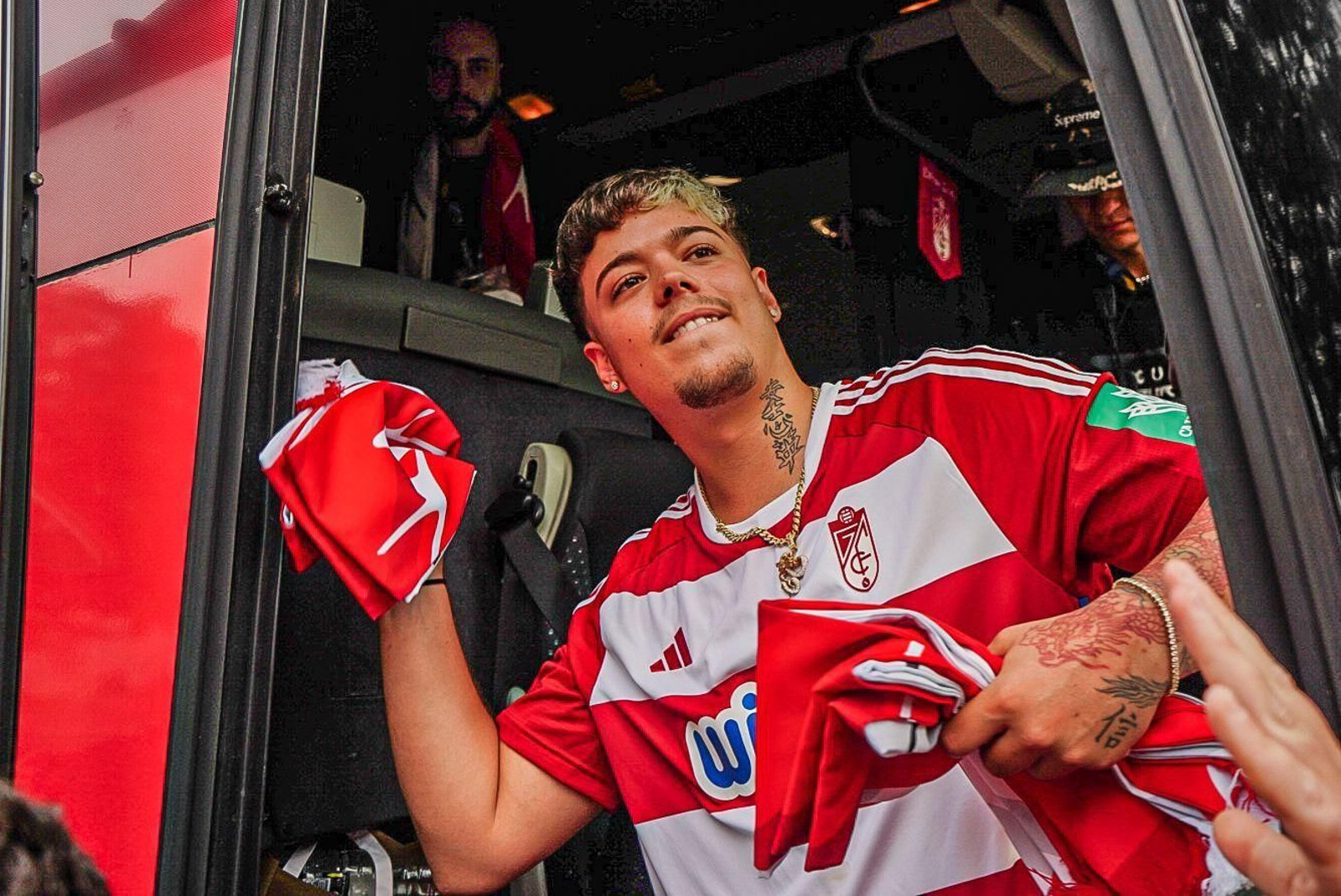 La llegada de Saiko a Los Cármenes, en imágenes