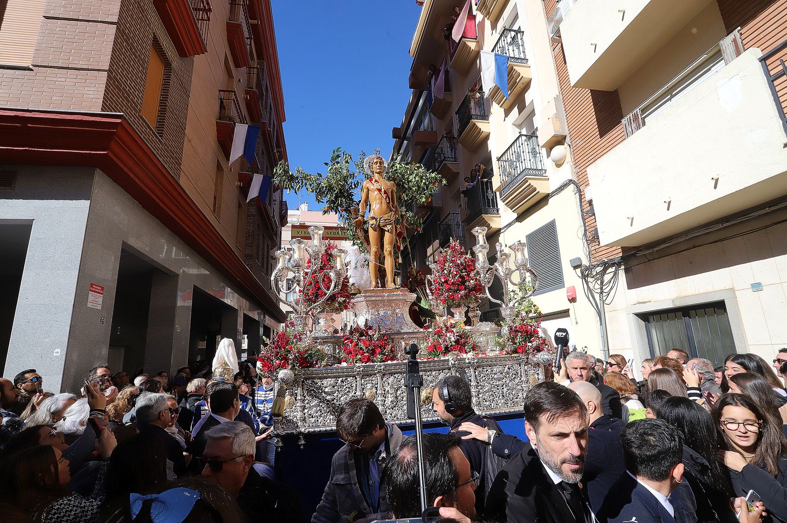 Imágenes de la procesión de San Sebastián en Huelva