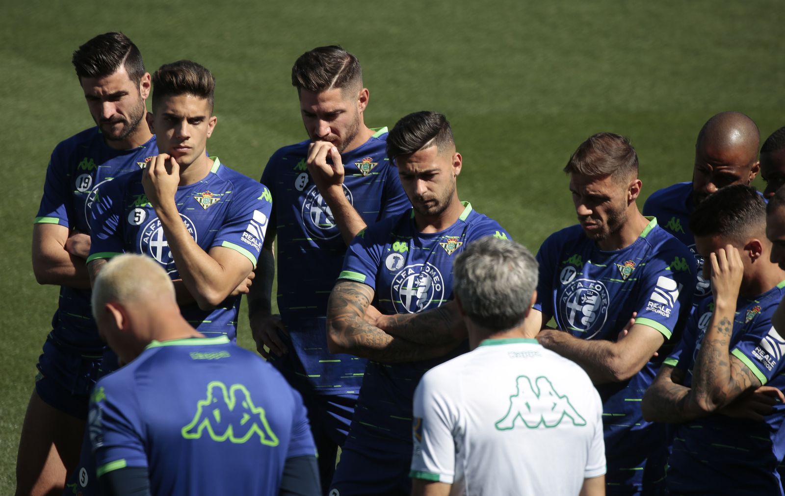 Barragán, Bartra, Javi García y Sergio León, durante una charla de Setién en un entrenamiento de esta campaña.