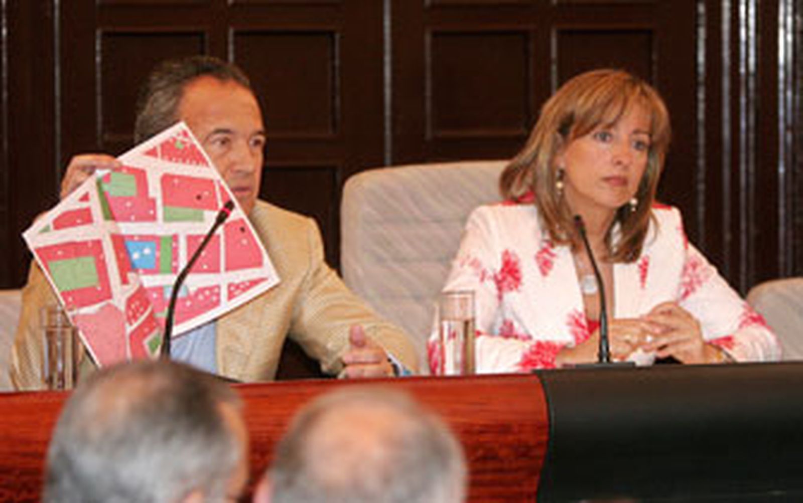 Pedro Pacheco y Pilar Sánchez en el pleno de abril de 2009 en el que se trató la enajenación de la antigua estación de autobuses./Juan Carlos Toro