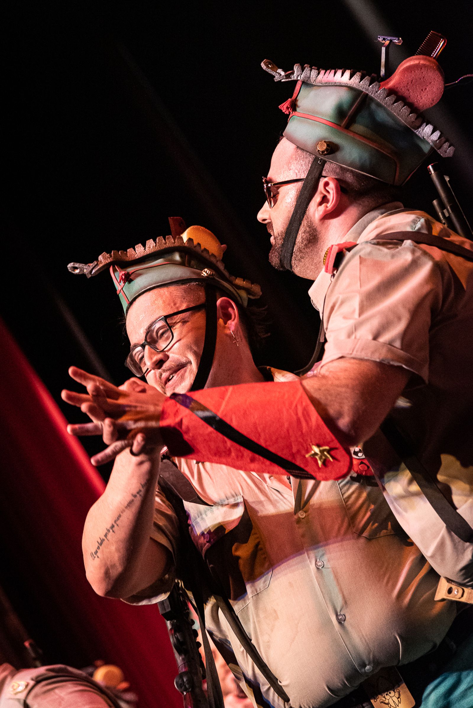 Imágenes de la murga 2020 ¡Qué choco llevo en lo alto!