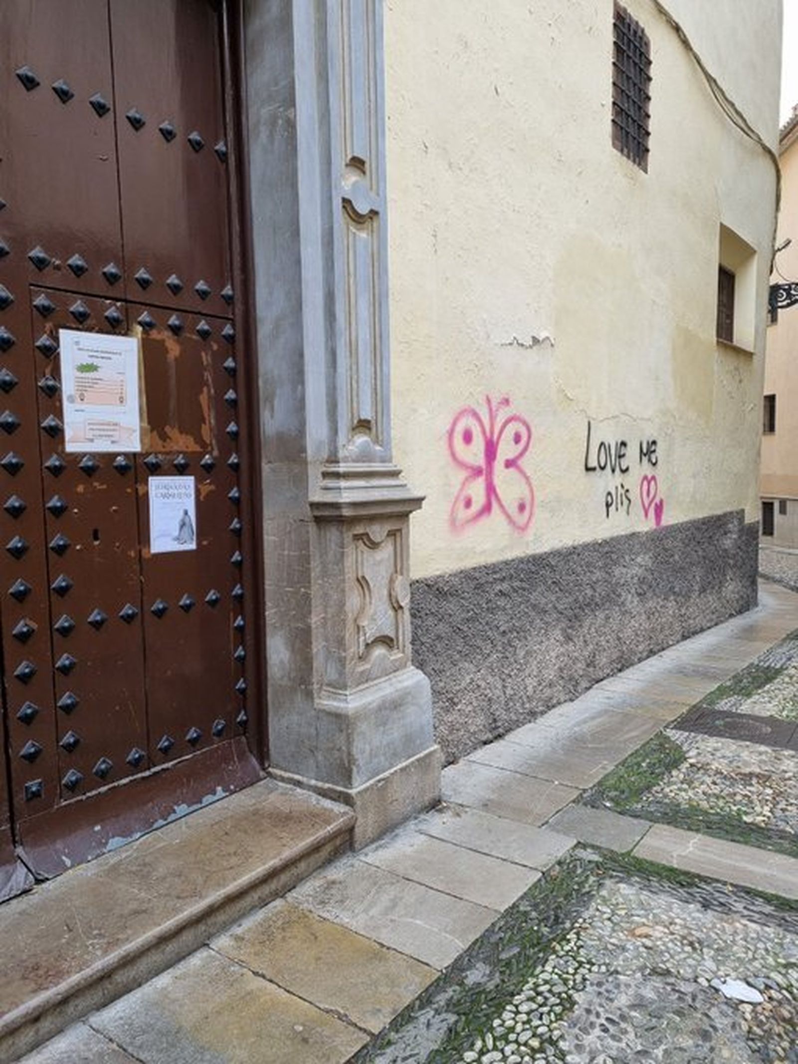 El Museo de las Carmelitas de Granada vuelve a denunciar pintadas en su fachada