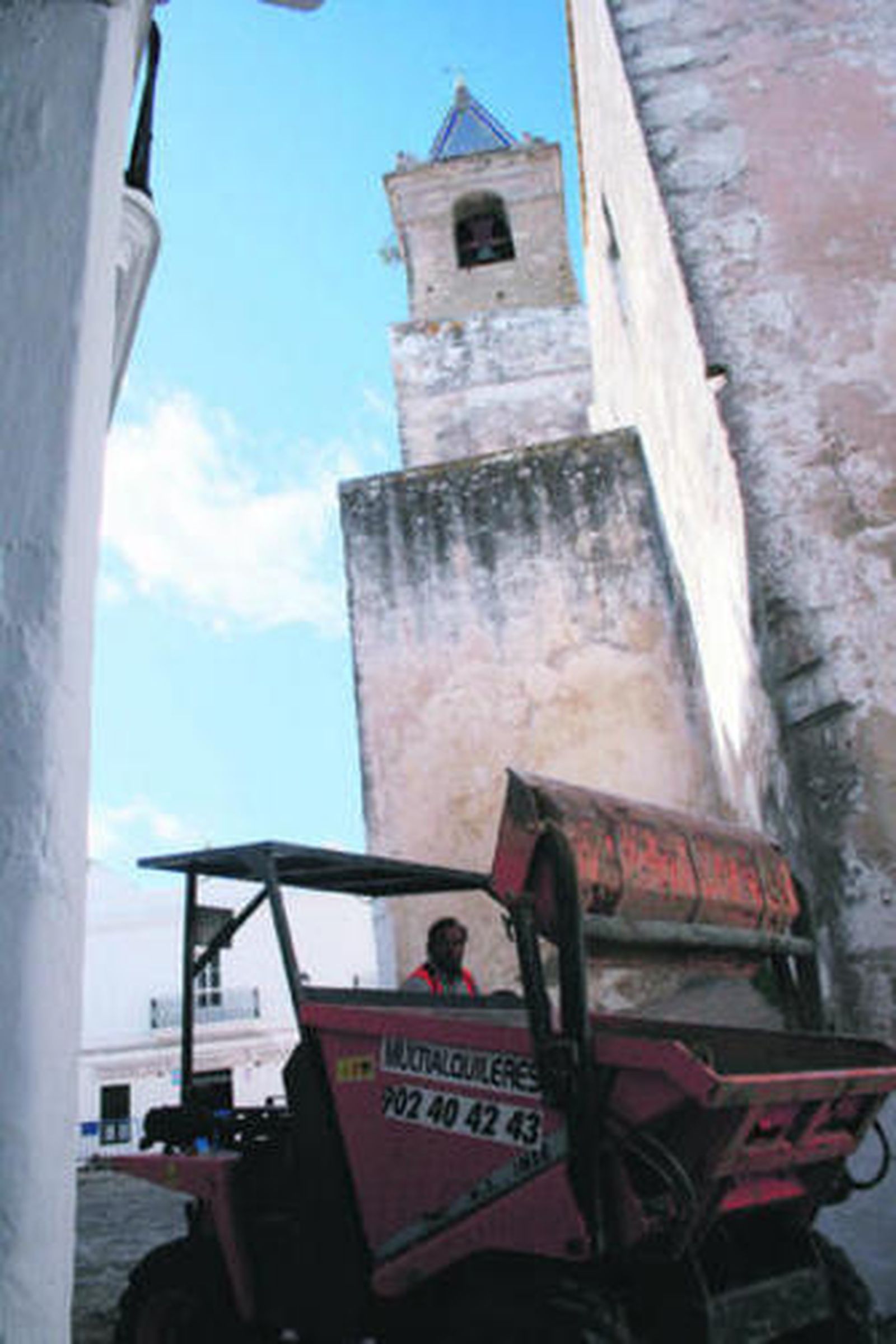 Operarios en plena faena en la calle José Castrillón Shelly.