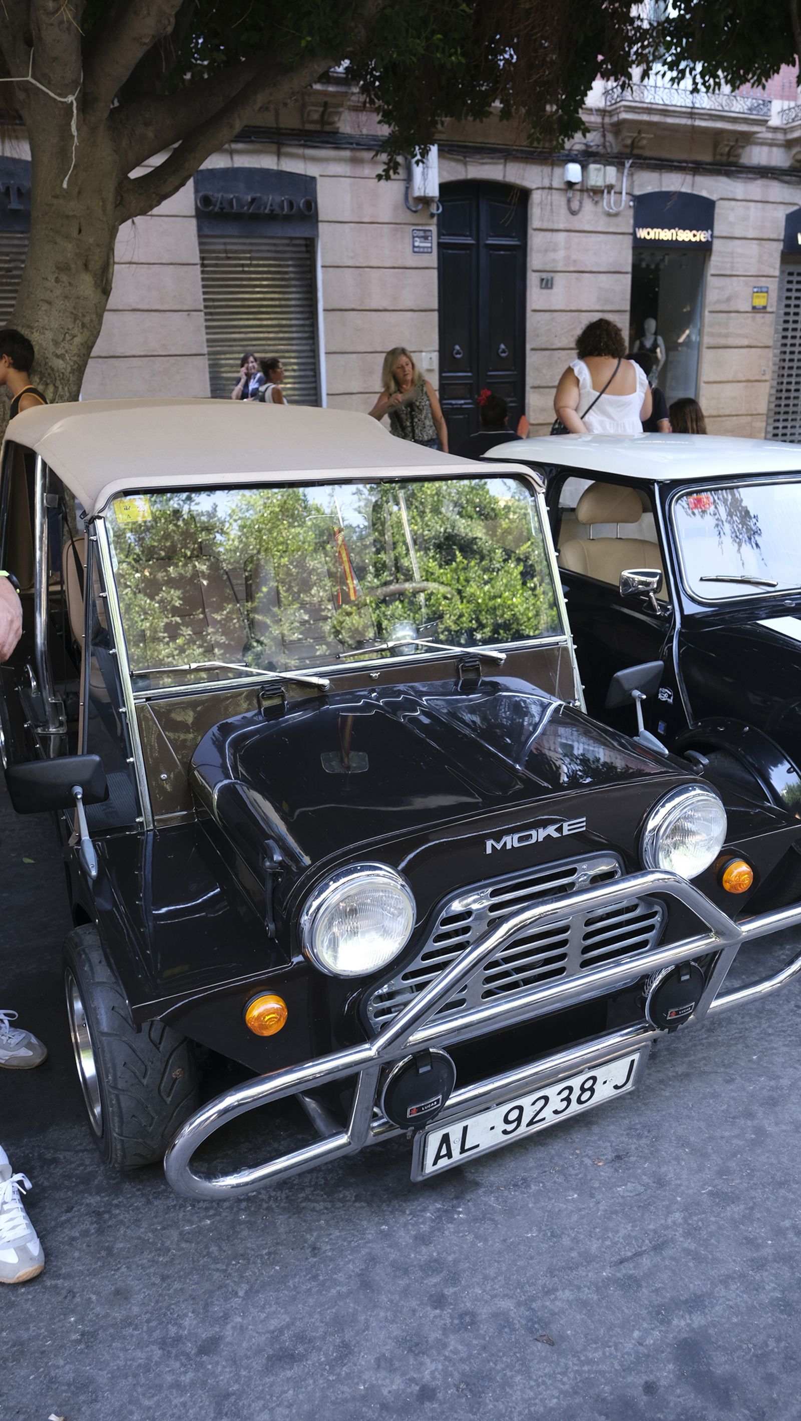 Imágenes de la exposición de Amigos del Seat 600 y Mini Cooper, en la Feria de Almería