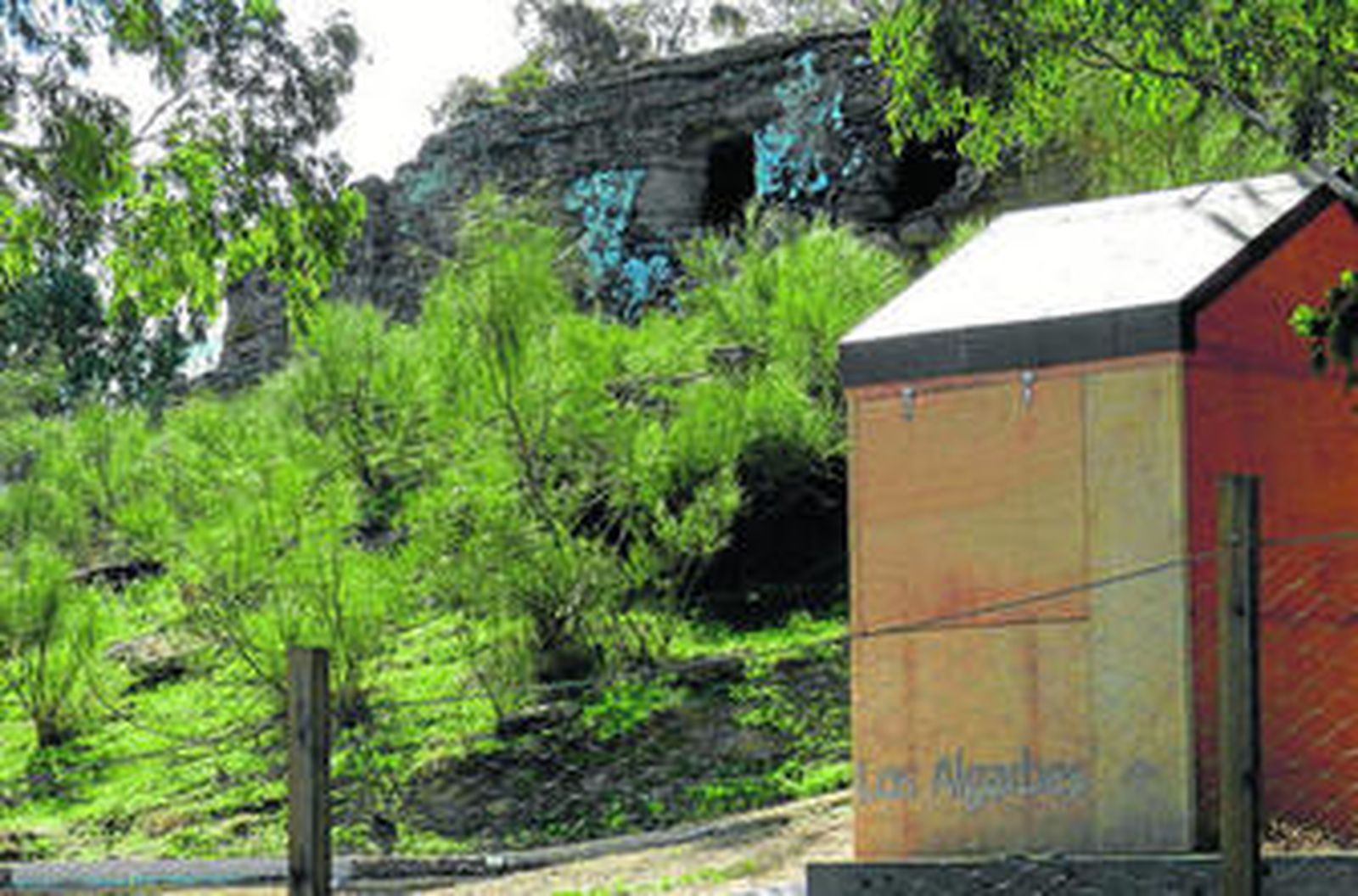 Imagen del interior de la Necrópolis de los Algarbes, acondicionada para las visitas.