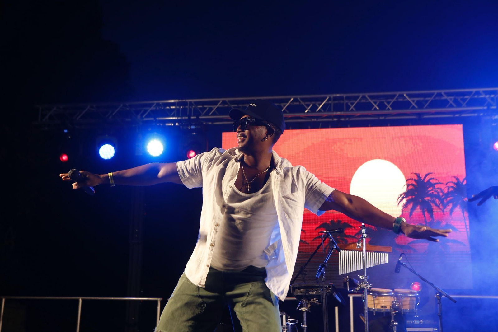 Animación Latina en el festival junto a la plaza de toros de Algeciras.