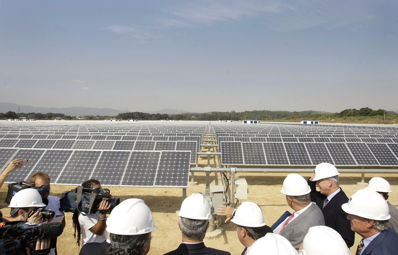 Imagen de la inaguración de la planta fotovoltaica que Endesa instaló en San Roque (Cádiz) en 2008.