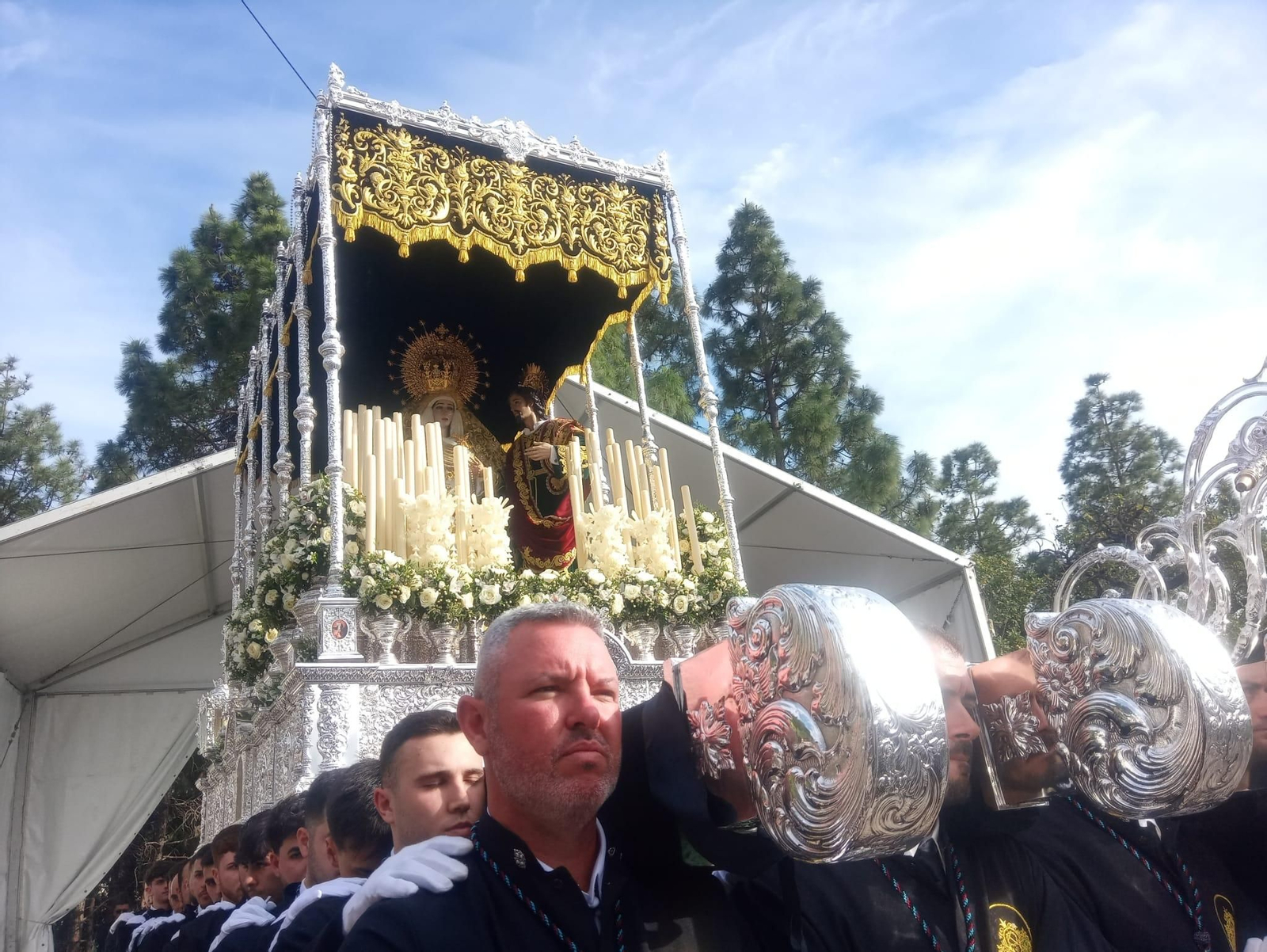 Devoción al Crucificado el Jueves Santo en Marbella, en imágenes