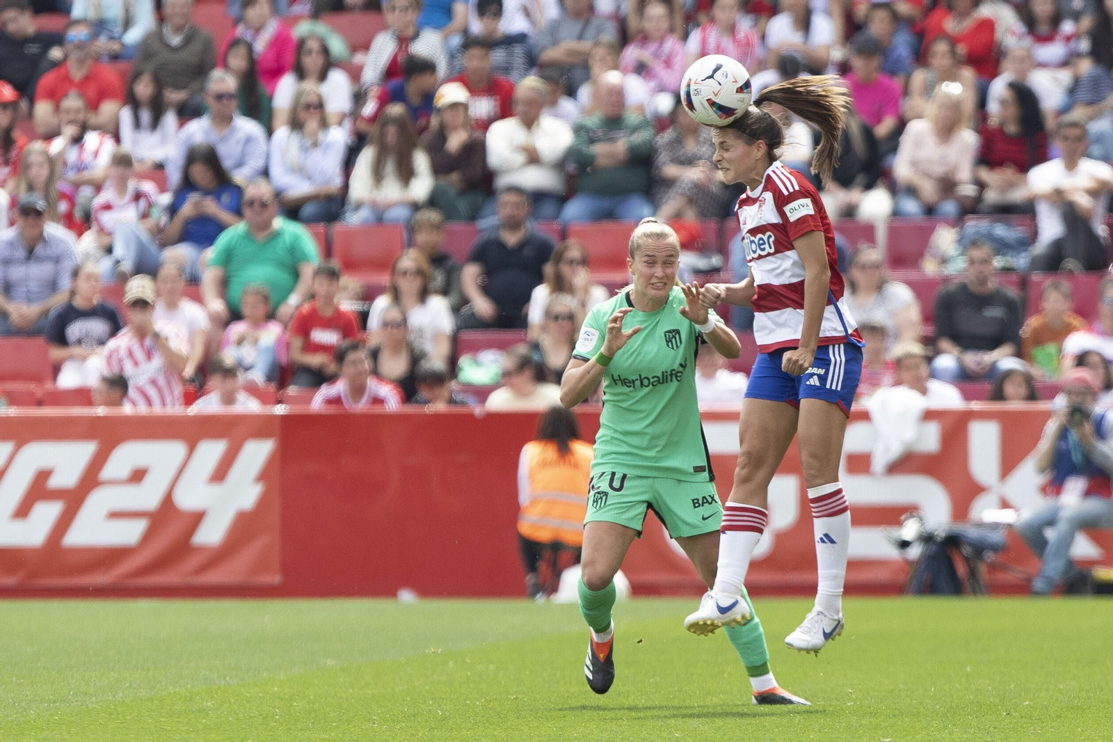 Récord de asistencia a un partido femenino de fútbol: 8.500 personas en el Granada-Atlético