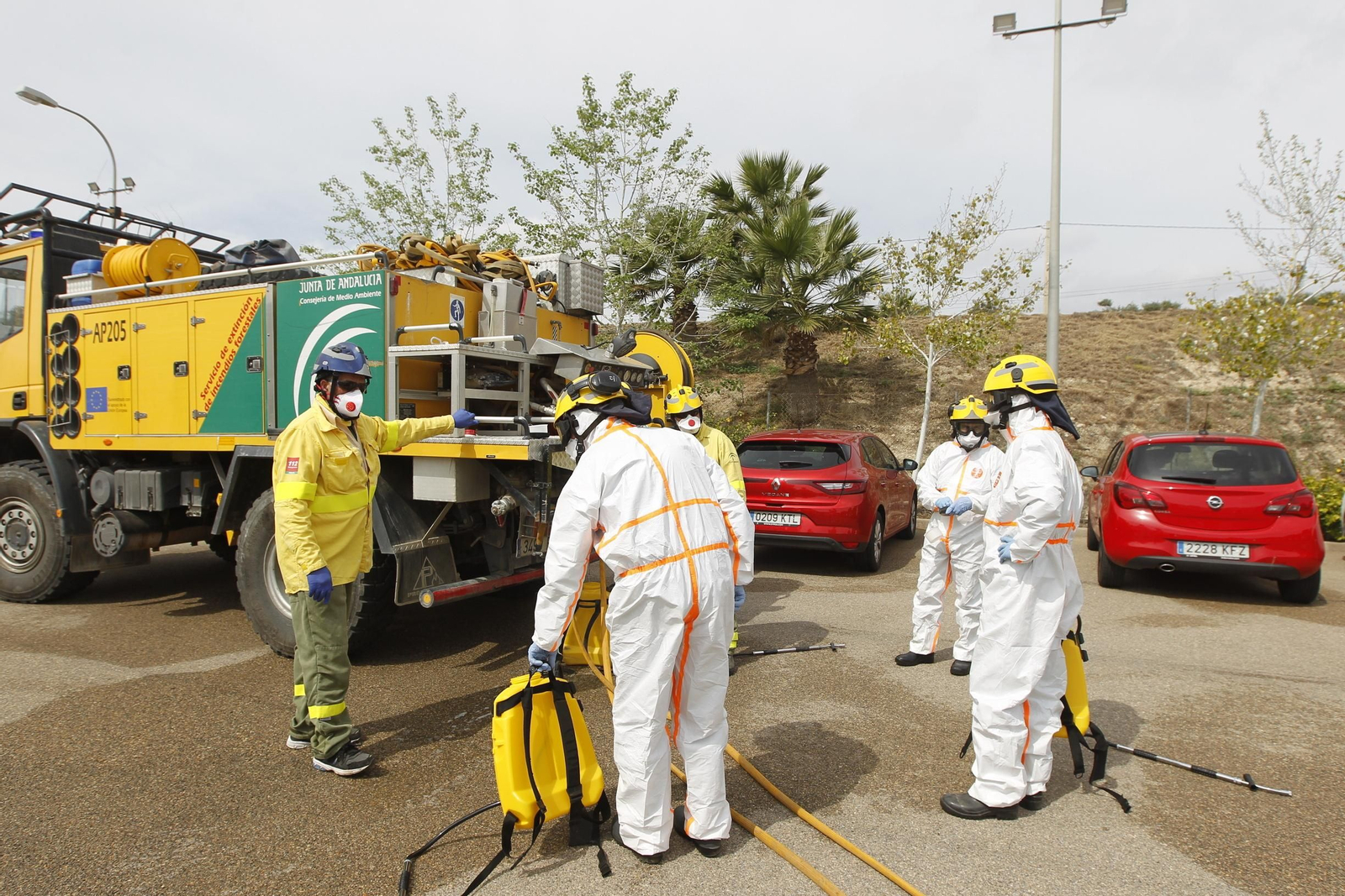 Fotogalería actuación INFOCA y UME por el coronavirus en Almería. Covid-19