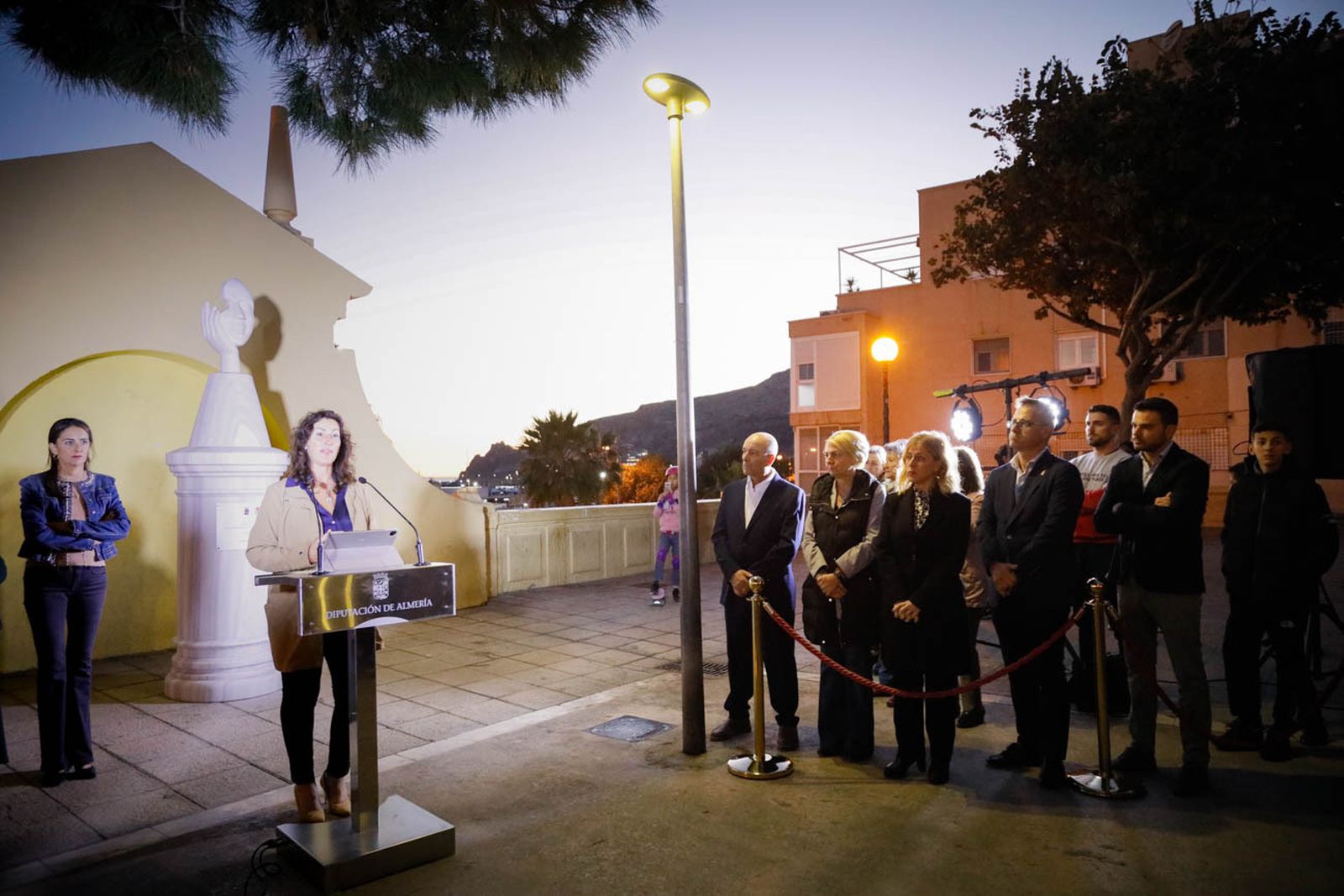 Imágenes del monolito en homenaje a las víctimas de violencia de género
