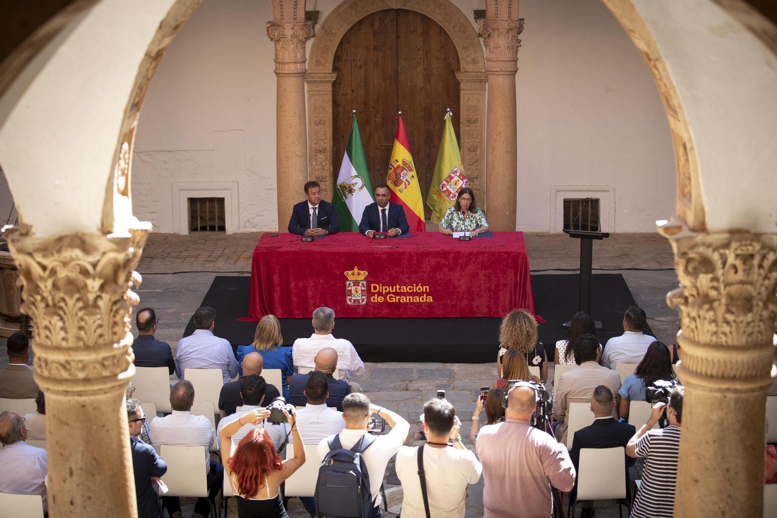 En el interior del Castillo de La Calahorra: las imágenes de la nueva fortaleza de la provincia de Granada