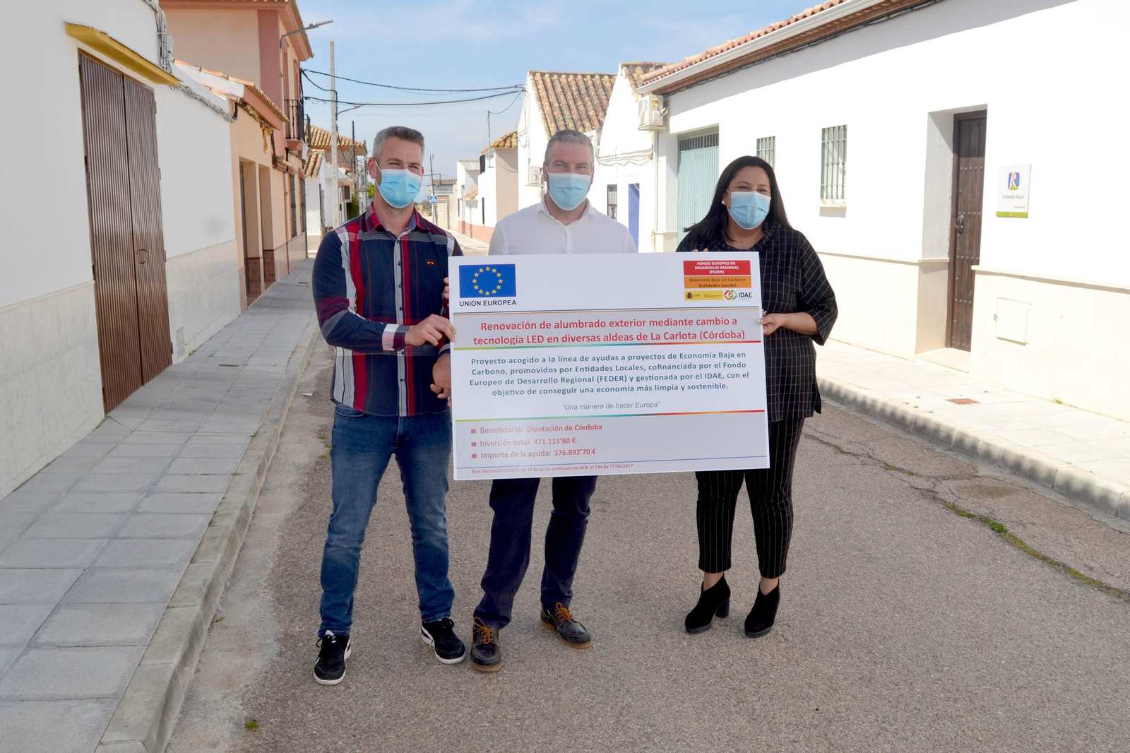 Entrega de la renovación de su alumbrado exterior en La Carlota.