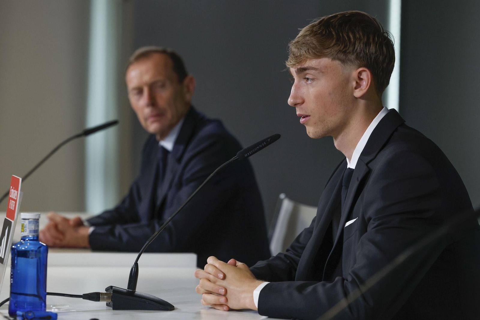 Las fotos del malagueño Dean Huijsen en su presentación con el Real Madrid