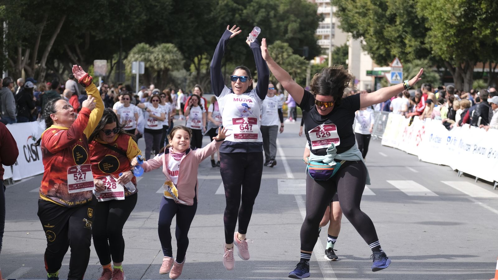 Imágenes de la Carrera de la Mujer 2023 en Almería